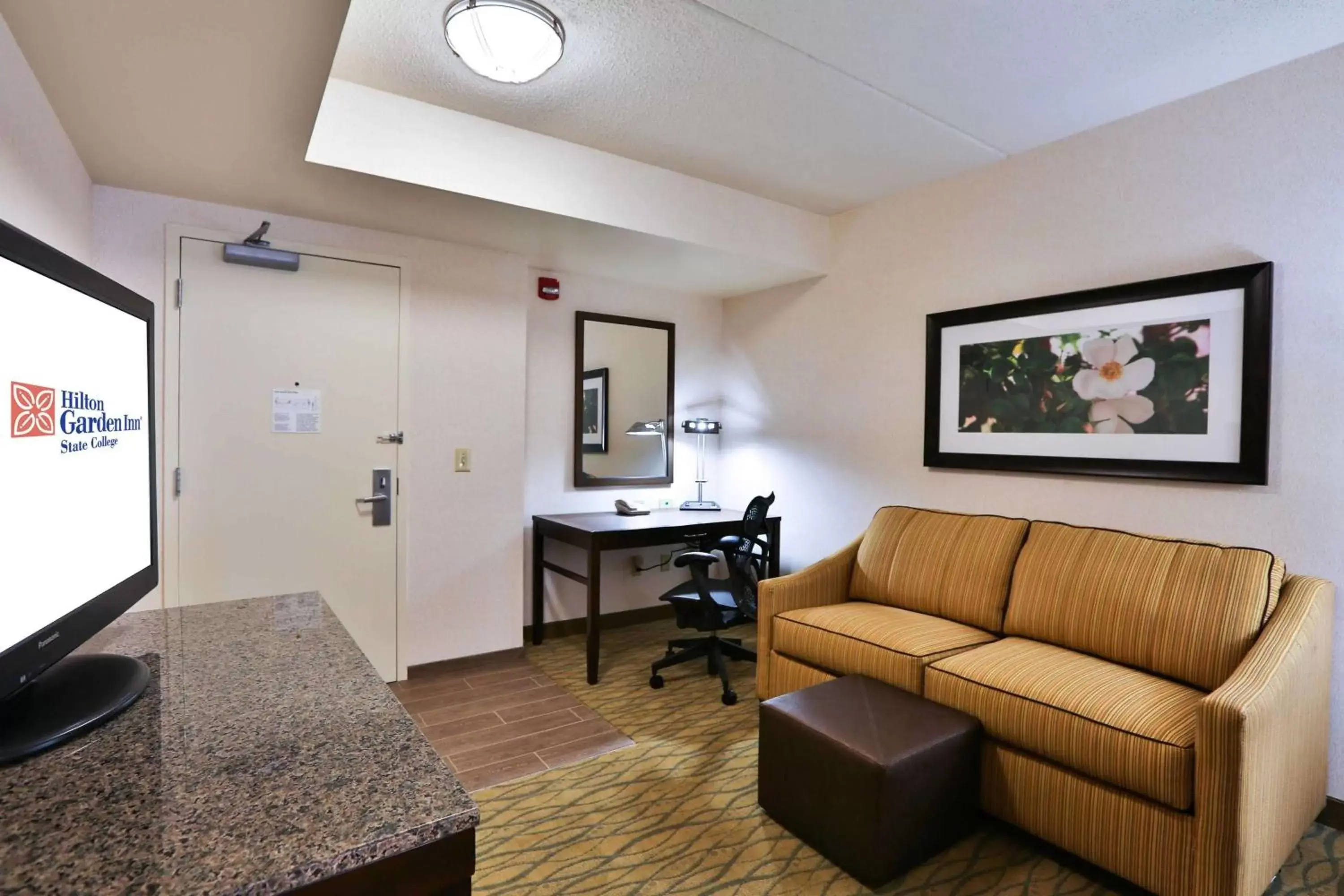 Bedroom, Seating Area in Hilton Garden Inn State College