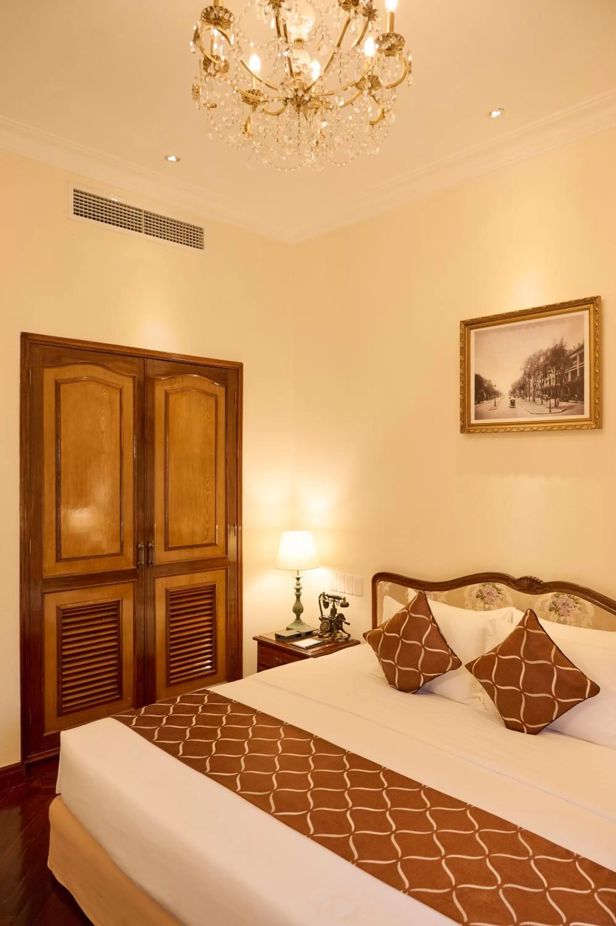 Bedroom, Bed in Hotel Grand Saigon