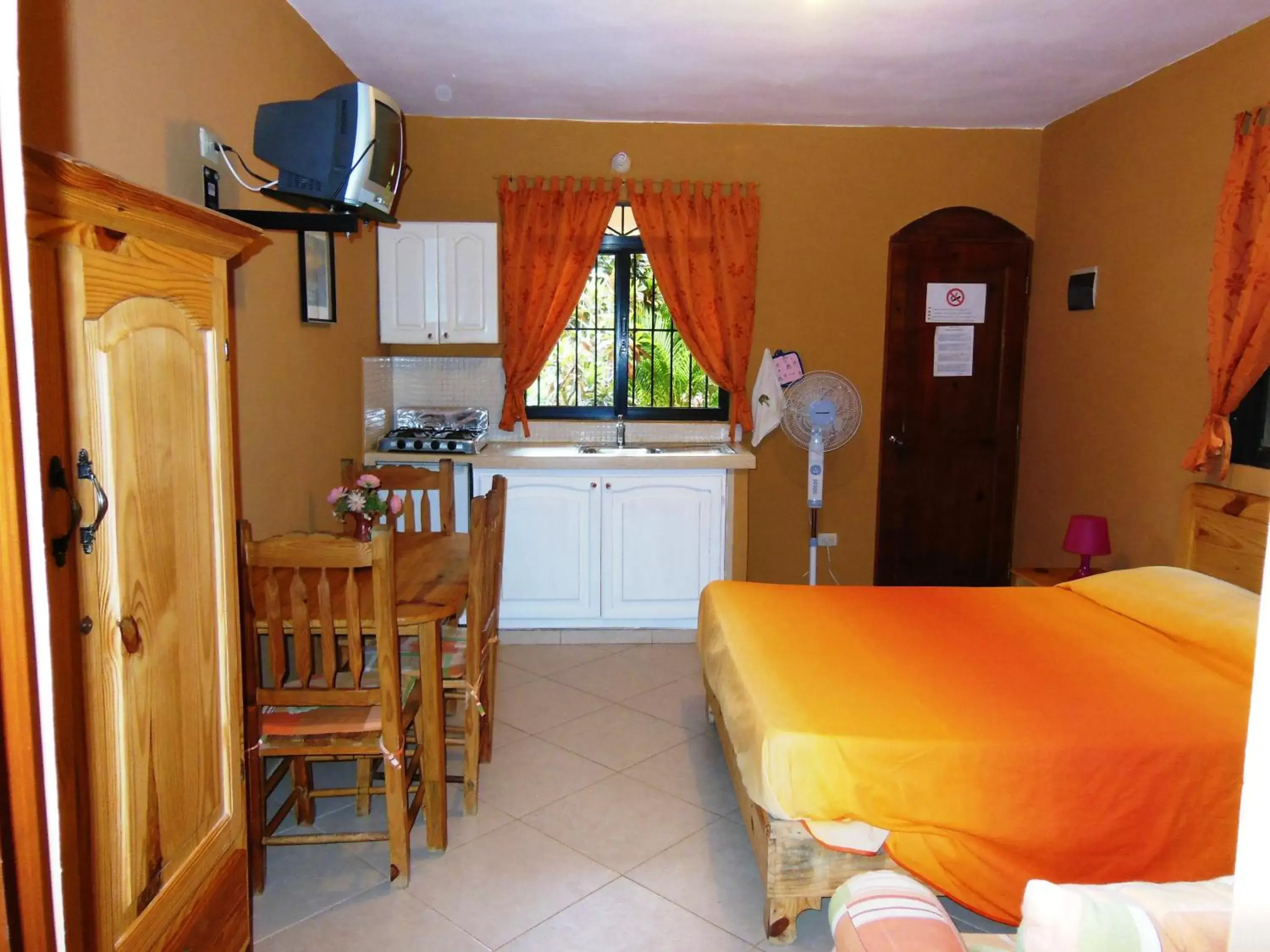 Kitchen or kitchenette, Room Photo in Casa Lily & Coco