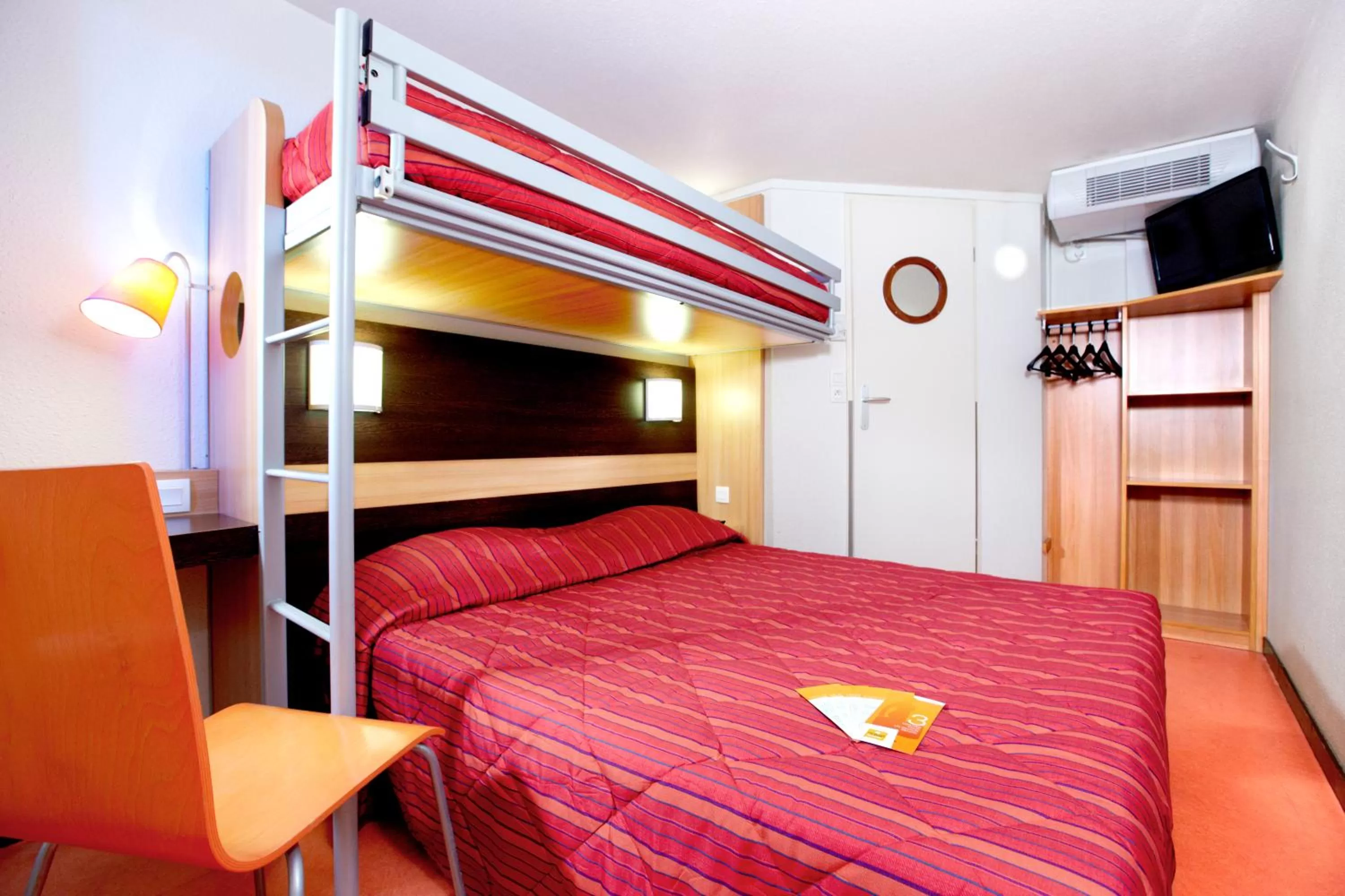 Photo of the whole room, Bed in Premiere Classe Grenoble Sud - Gieres Universite