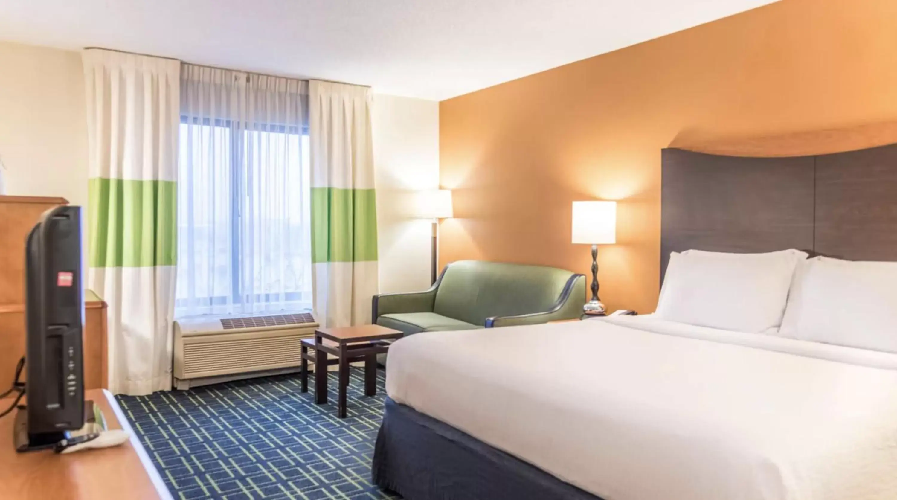 Bedroom, Bed in Fairfield Inn & Suites by Marriott Muskegon Norton Shores