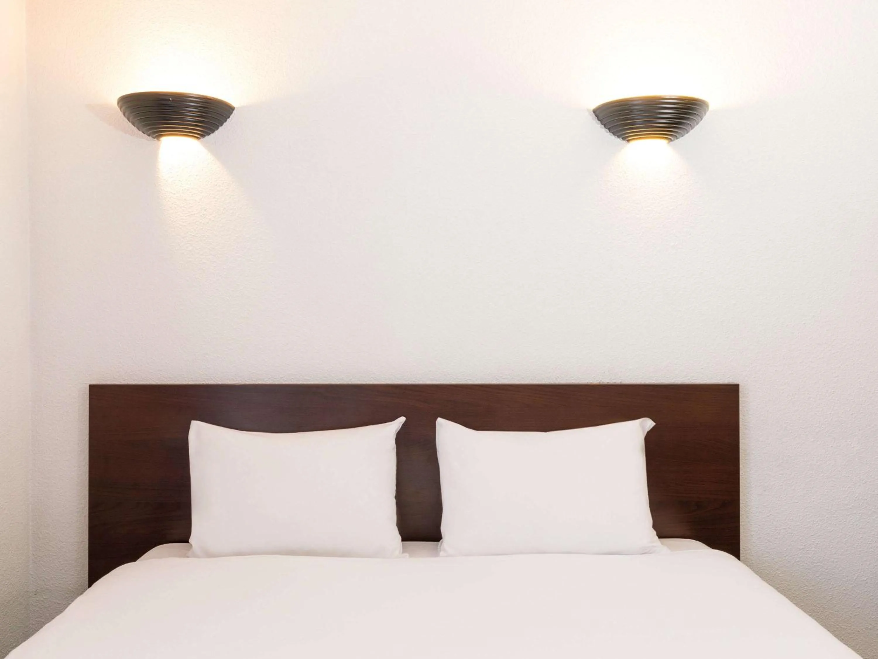 Photo of the whole room, Bed in Aparthotel Adagio Access La Défense - Place Charras