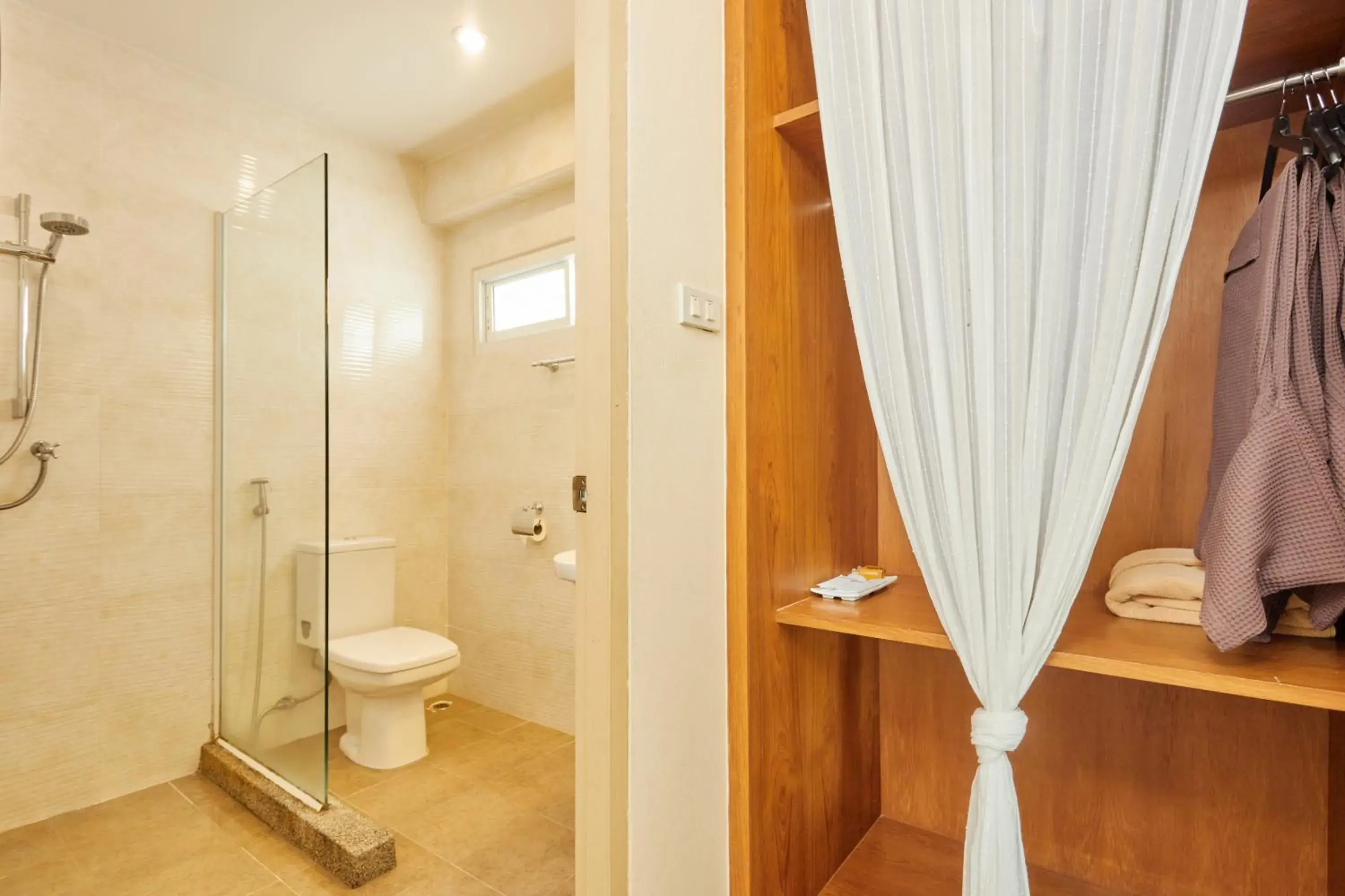 Shower, Bathroom in Talay Hotel & Villa