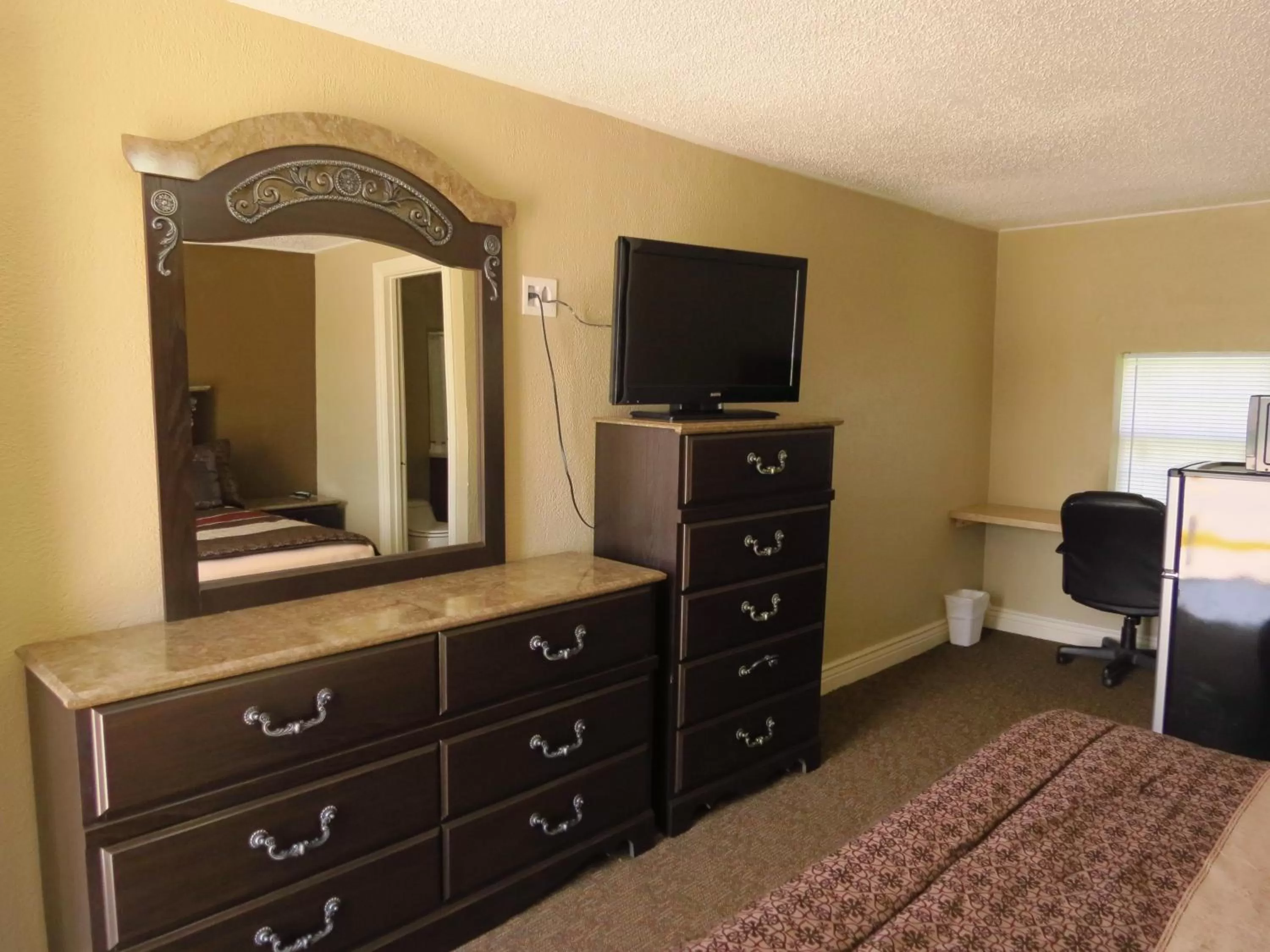 TV and multimedia in Best Inn Motel Salina