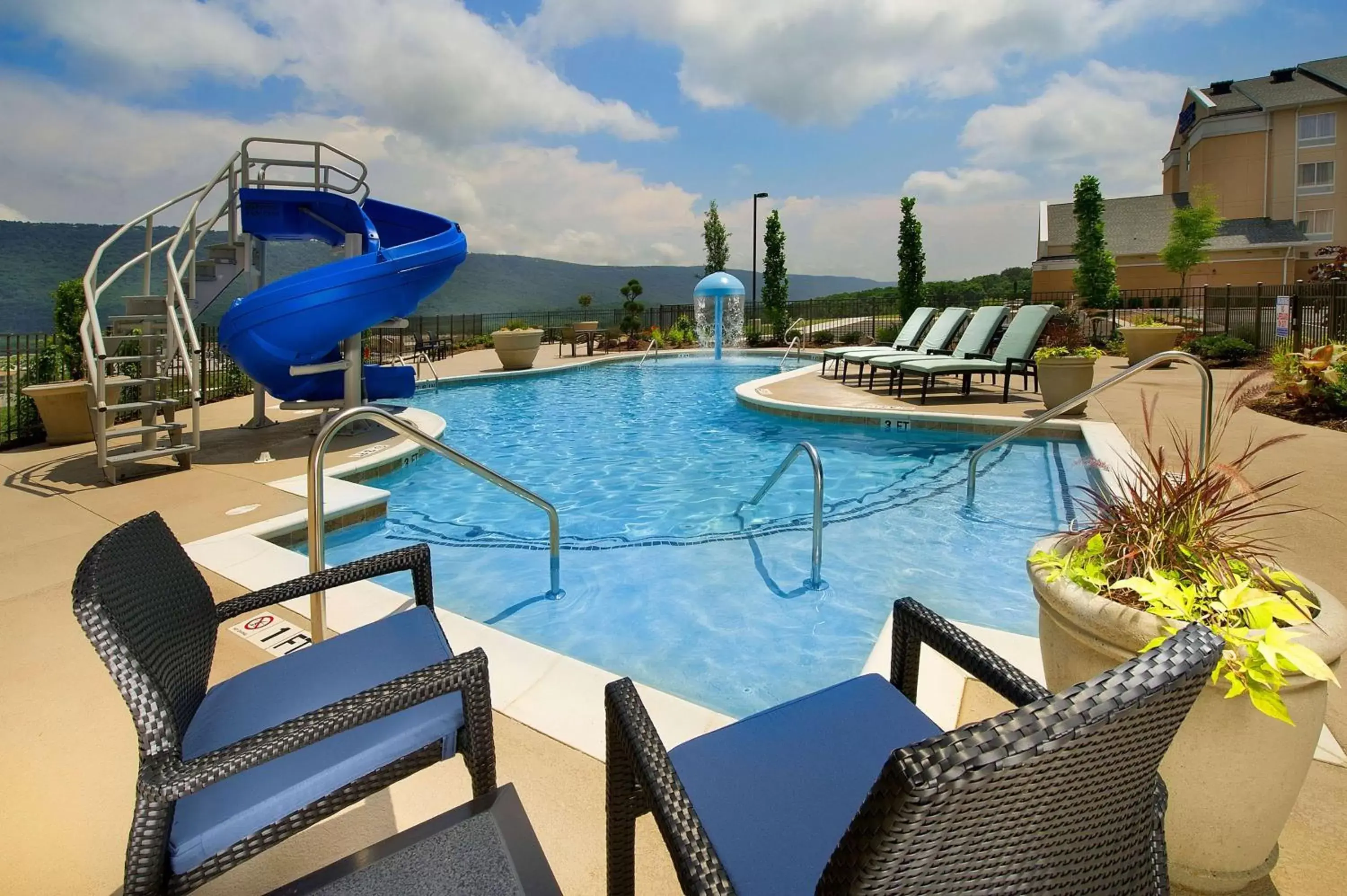 Pool view, Swimming Pool in Hampton Inn Chattanooga West/Lookout Mountain