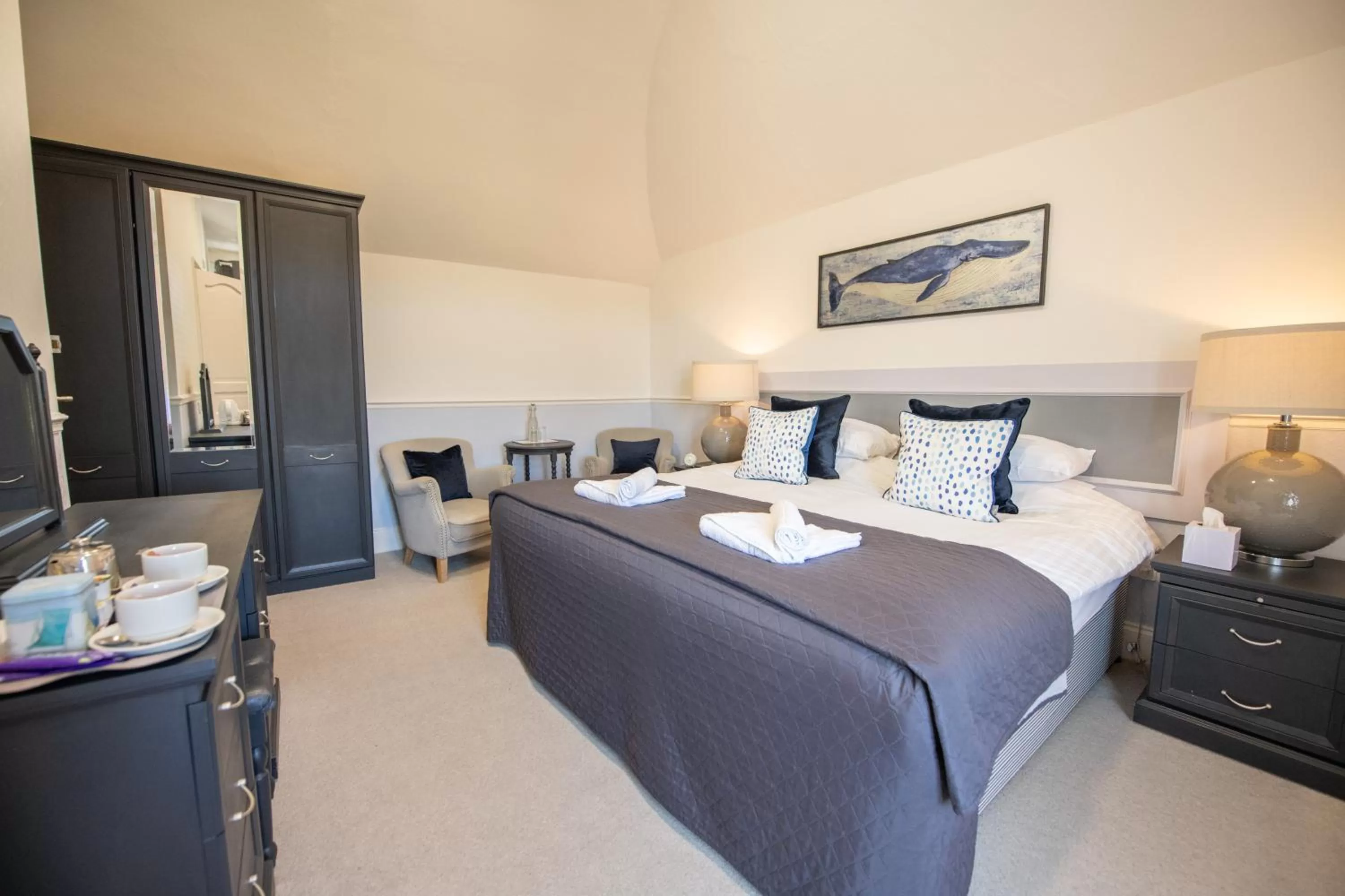 Bed in The Woodlands Hotel