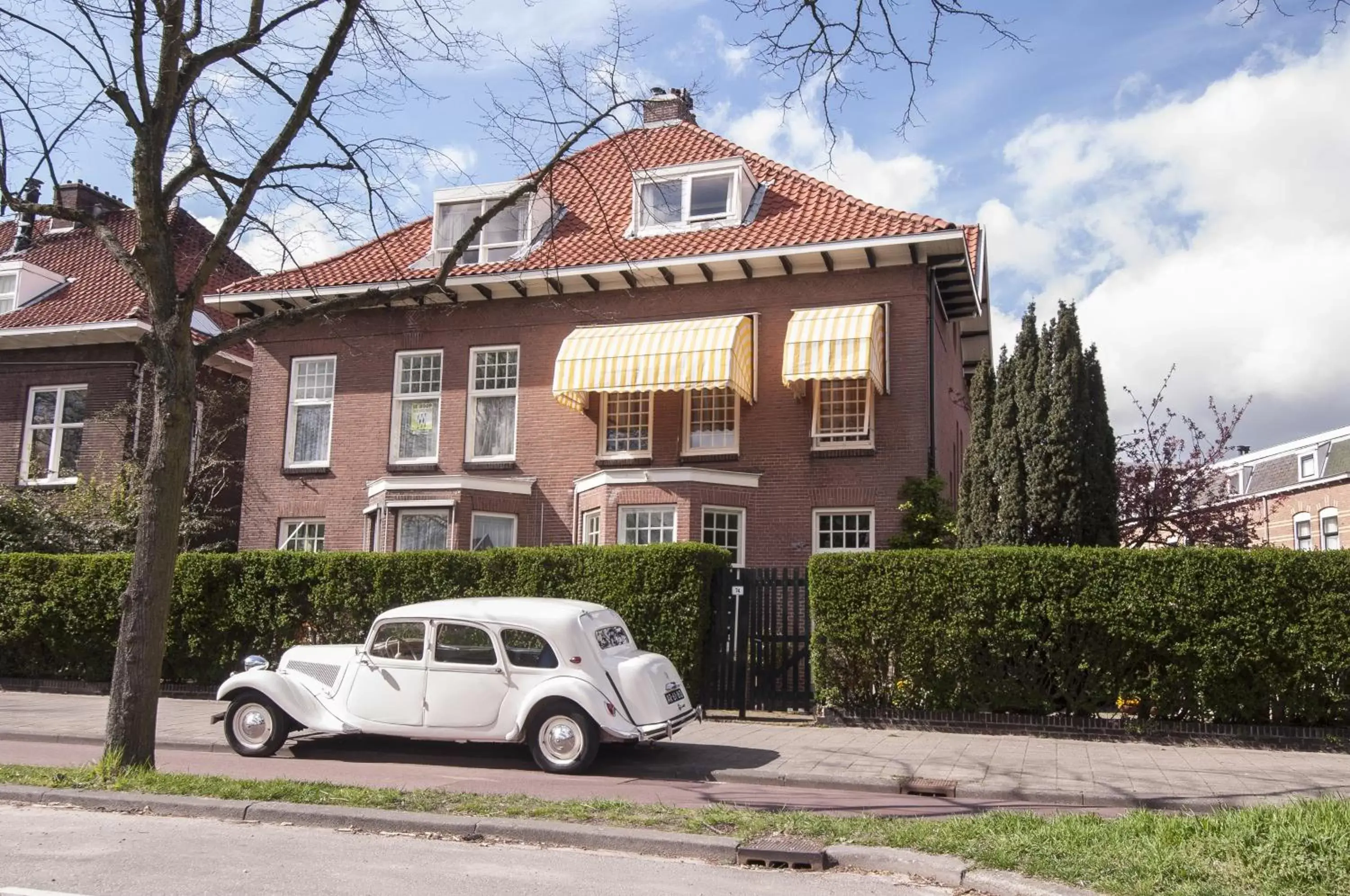 Facade/entrance, Property Building in B&B De Schiedamse Suites