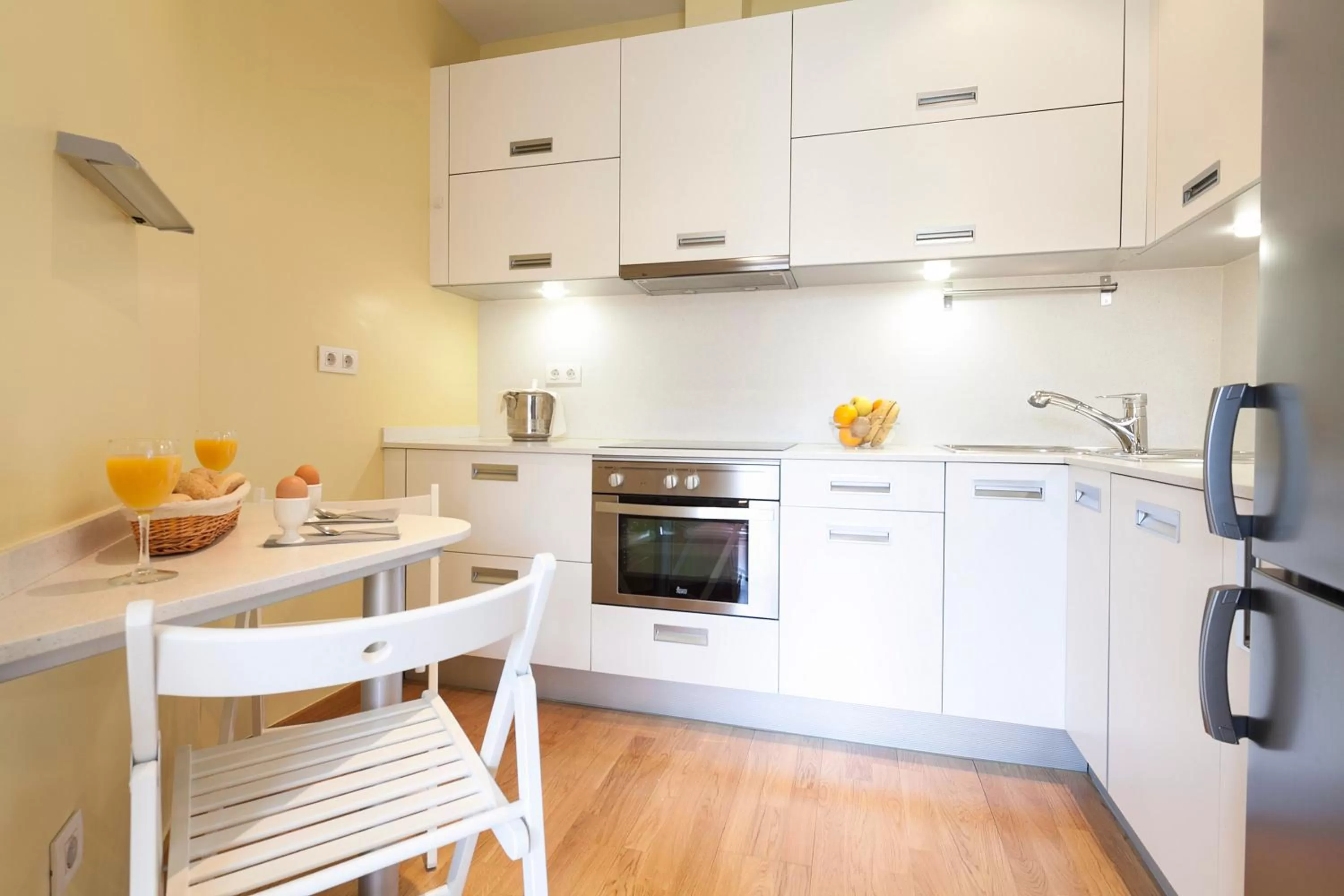 Kitchen or kitchenette in Hotel Acta Laumon