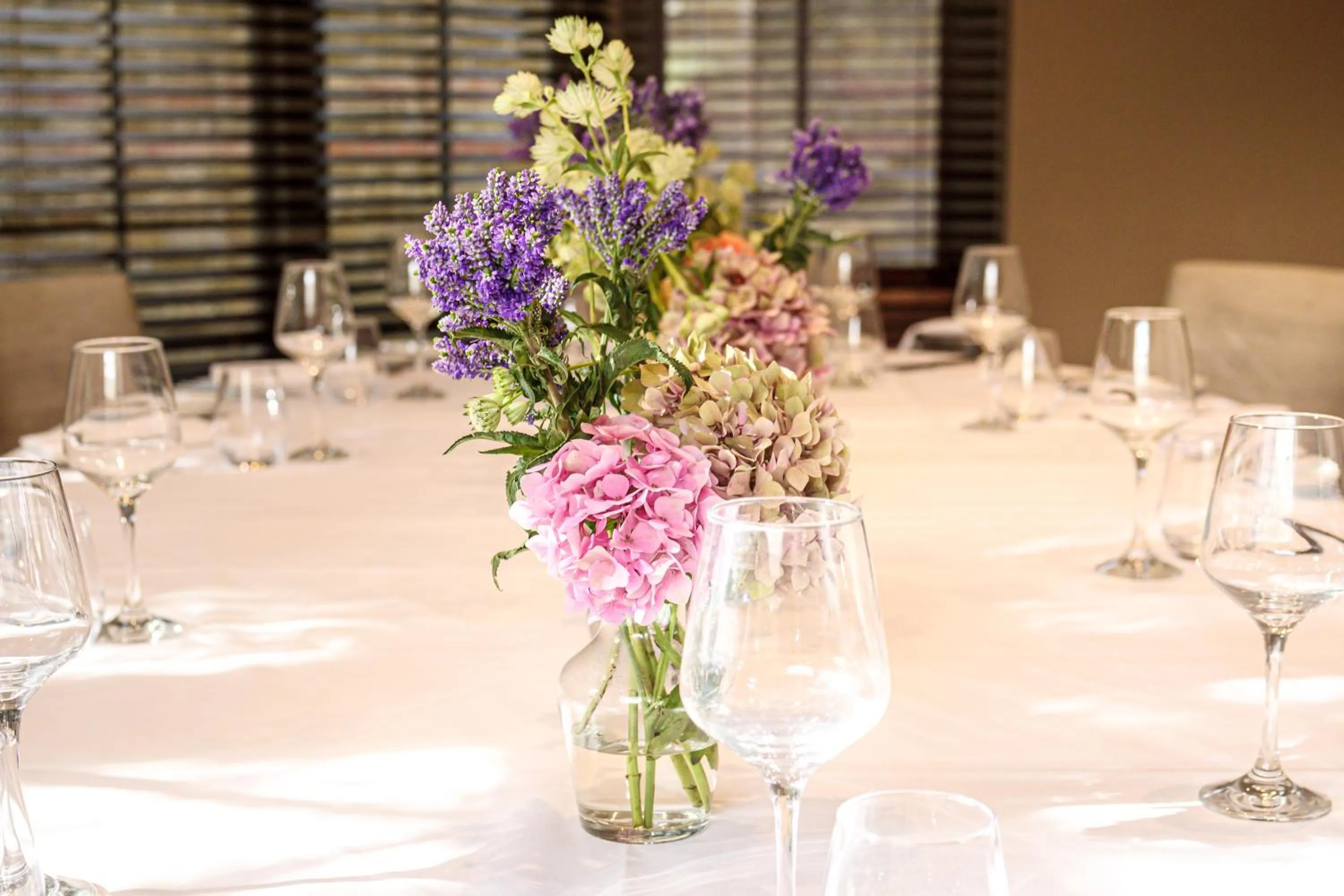 Restaurant/places to eat in Rowhill Grange Hotel & Utopia Spa
