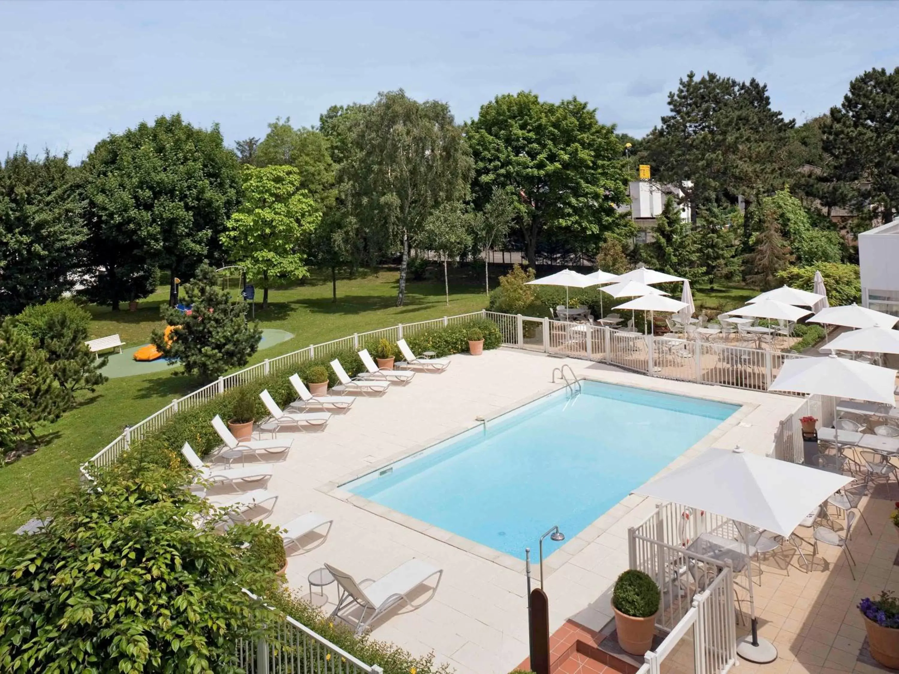 Property building, Pool View in Novotel Amiens Pôle Jules Verne