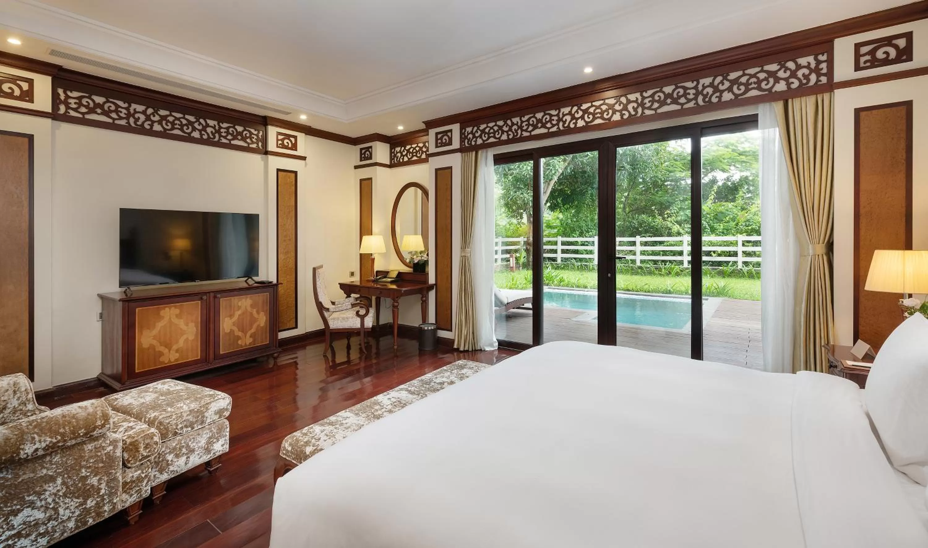 View (from property/room), Bed in Vinpearl Luxury Nha Trang