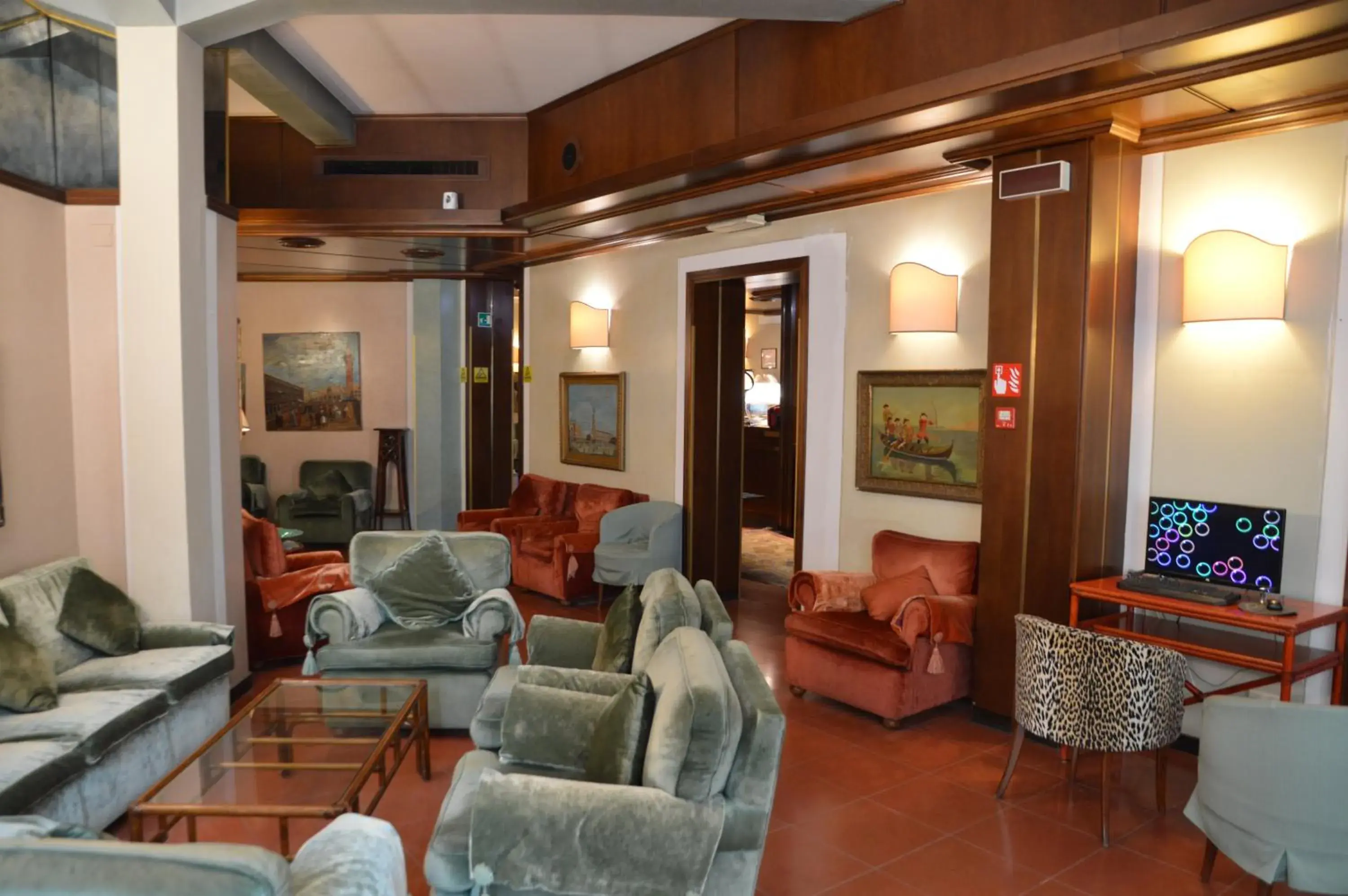 Lounge or bar, Seating Area in Hotel Le Boulevard