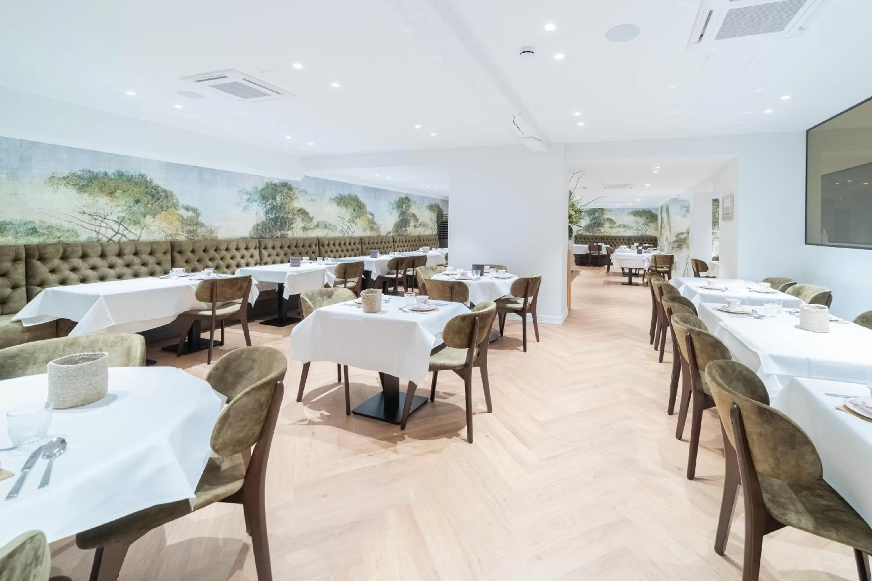 Restaurant/places to eat in Grand Hotel Normandy by CW Hotel Collection