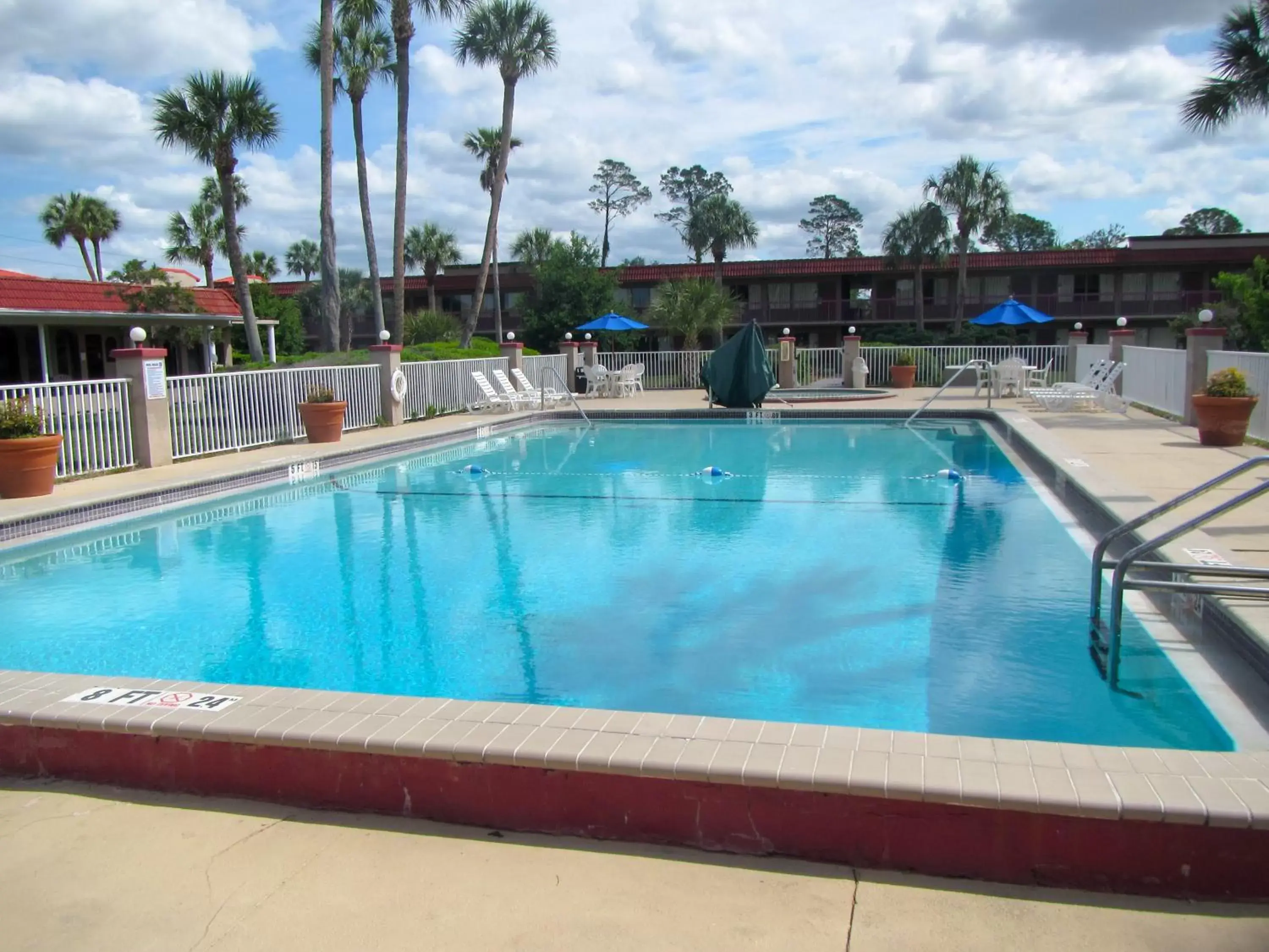 Swimming pool in Motel 6-Spring Hill, FL - Weeki Wachee Swimming pool in Motel 6-Spring Hill, FL - Weeki Wachee