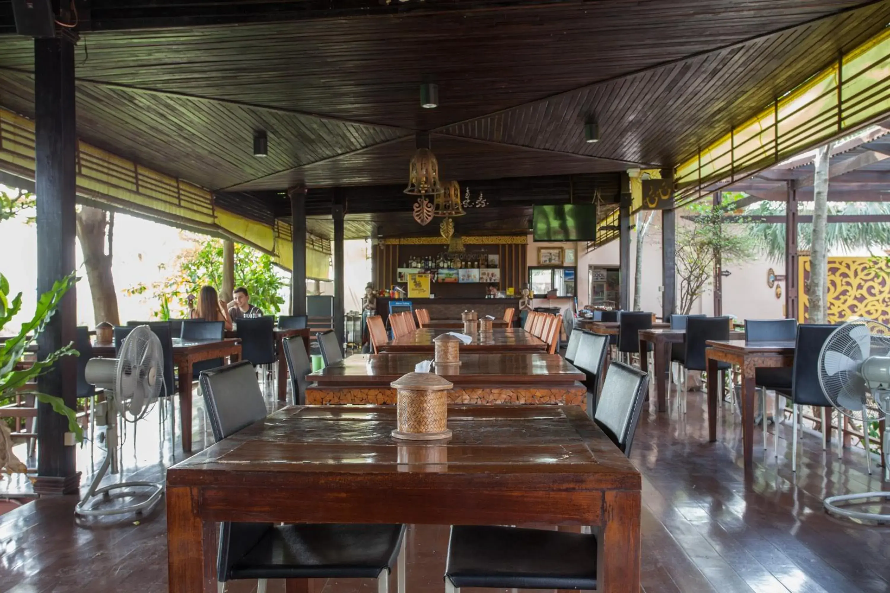 Restaurant/Places to Eat in Ploy Khumthong Boutique Resort
