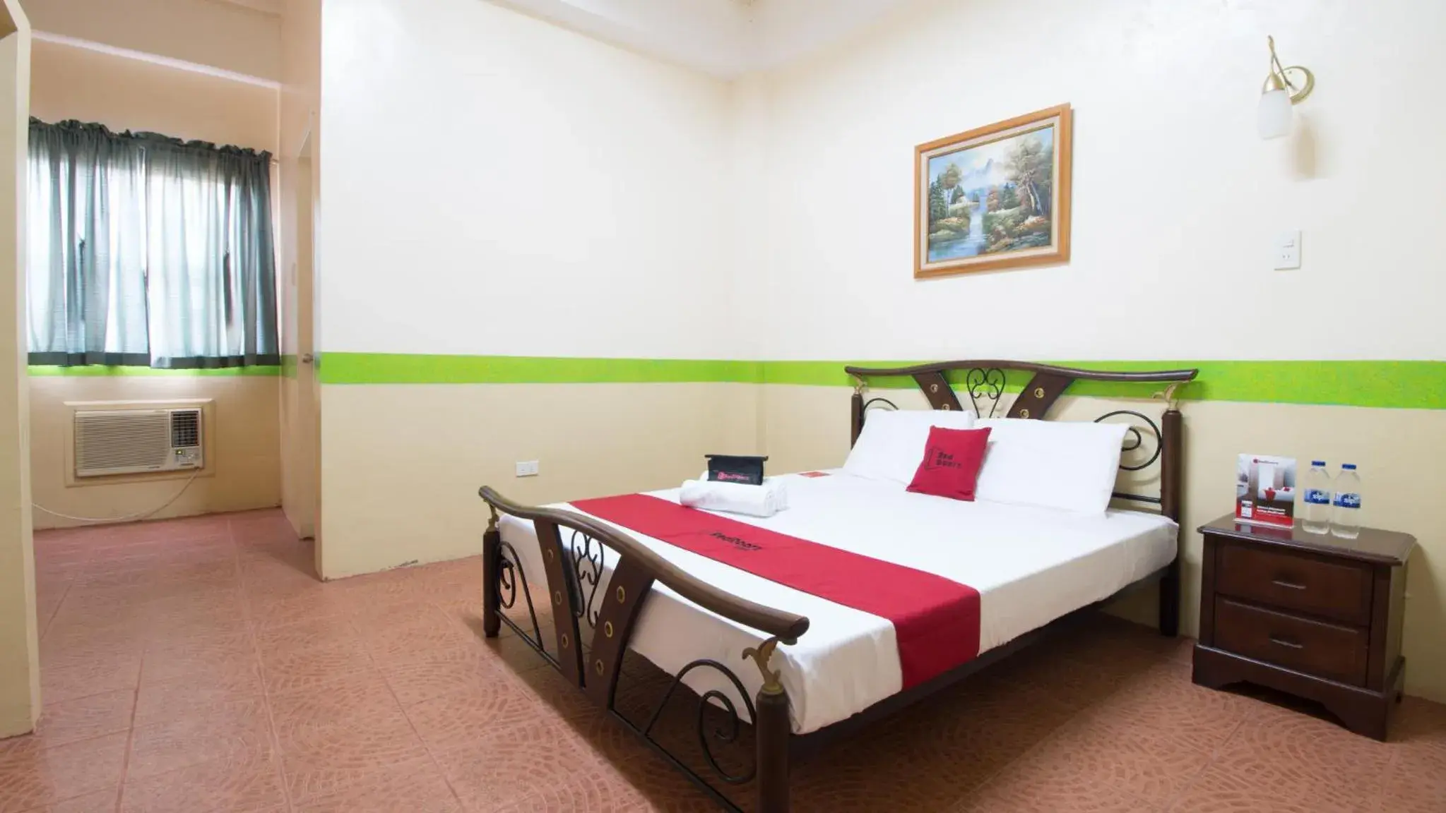 Photo of the whole room, Bed in RedDoorz Praferosa Resort Hotel Calamba