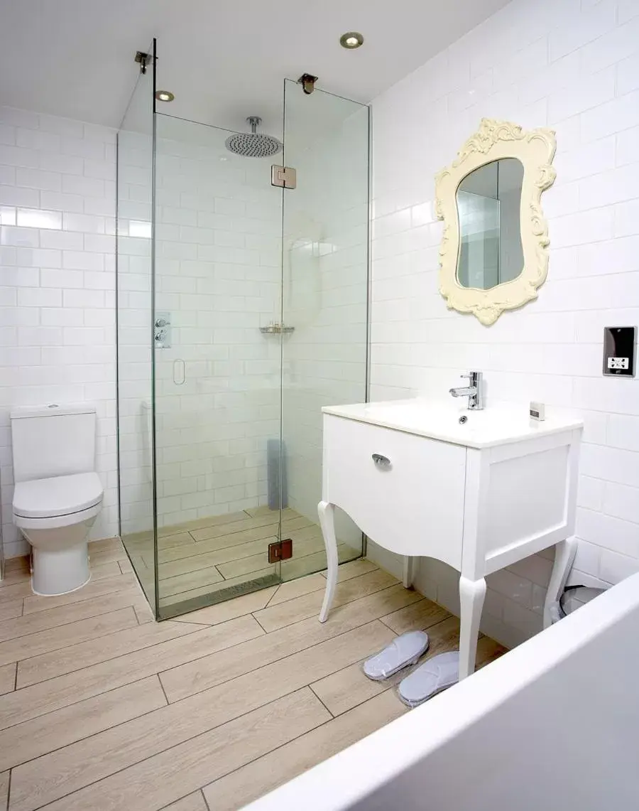 Bathroom in The Kilnwick Percy Resort and Golf Club