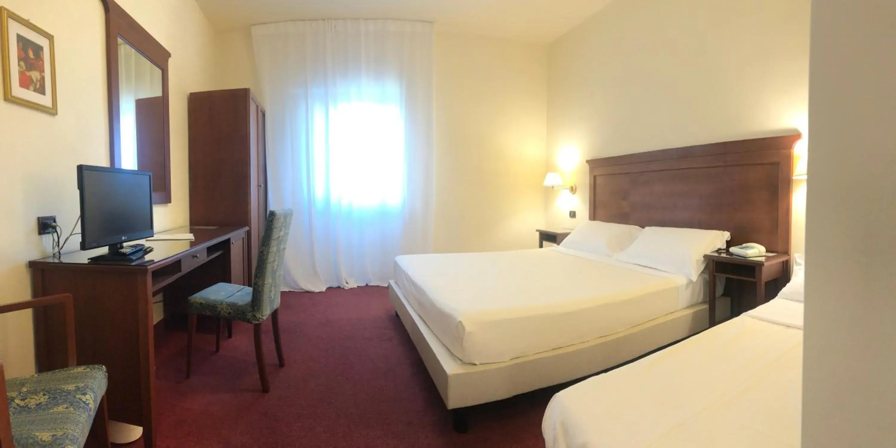 Photo of the whole room, Bed in Hotel HR