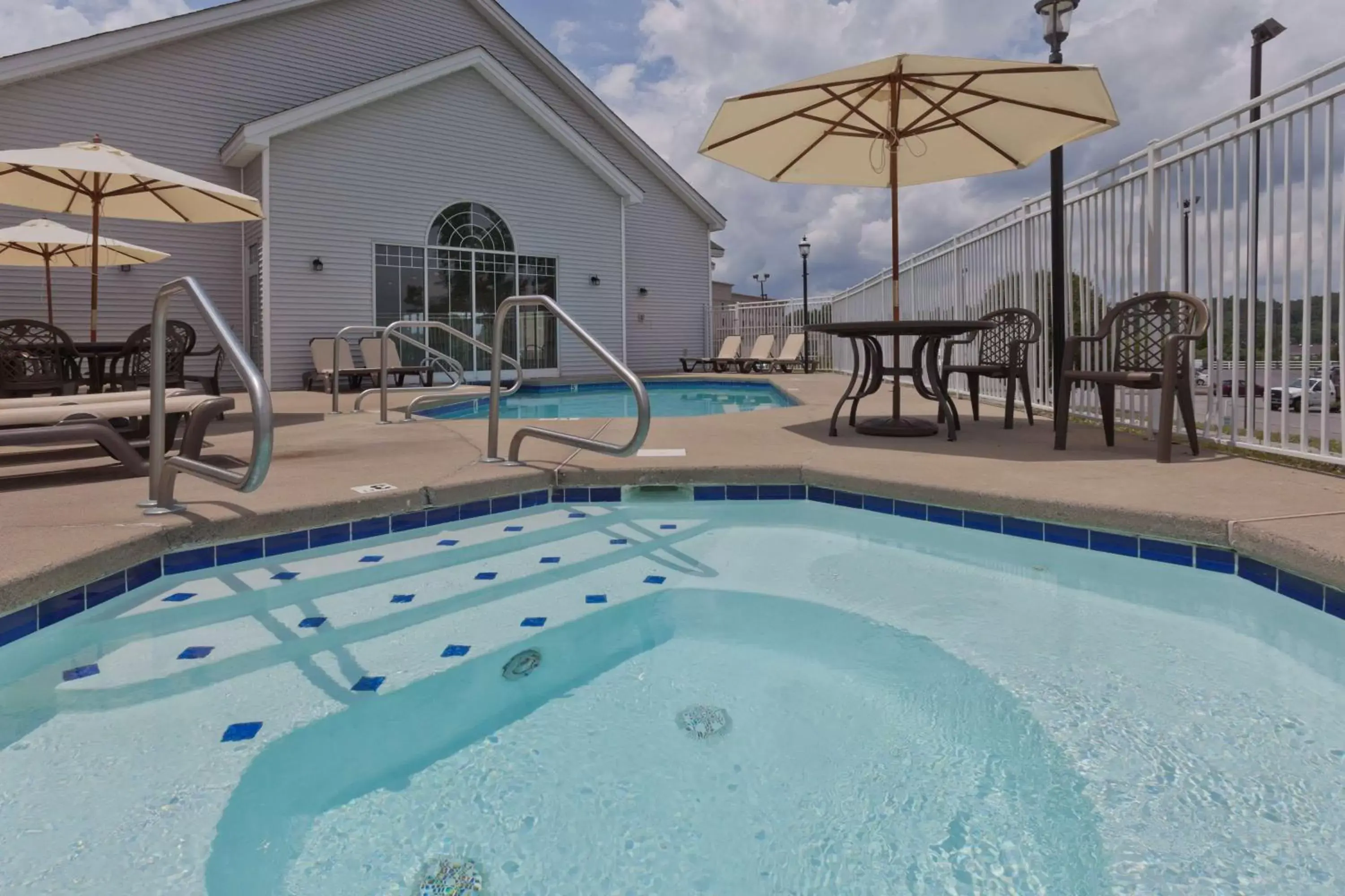 On site, Swimming Pool in Country Inn & Suites by Radisson, Beckley, WV