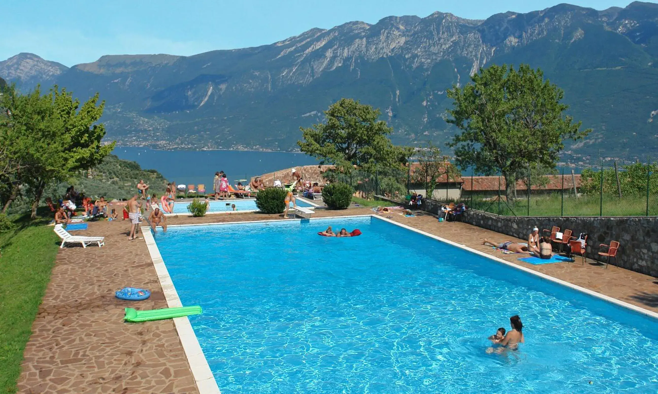 Swimming Pool in Hotel Garnì Al Poggio