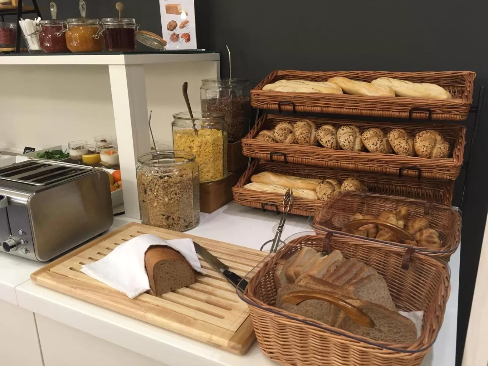 Breakfast in Pure White