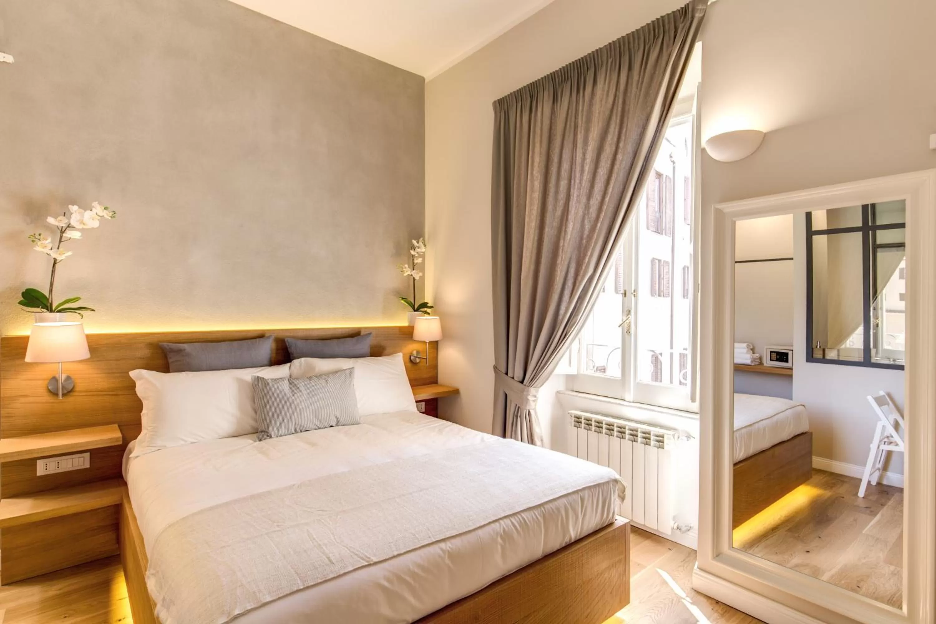 Bedroom, Bed in The Spanish Suite Campo de' Fiori