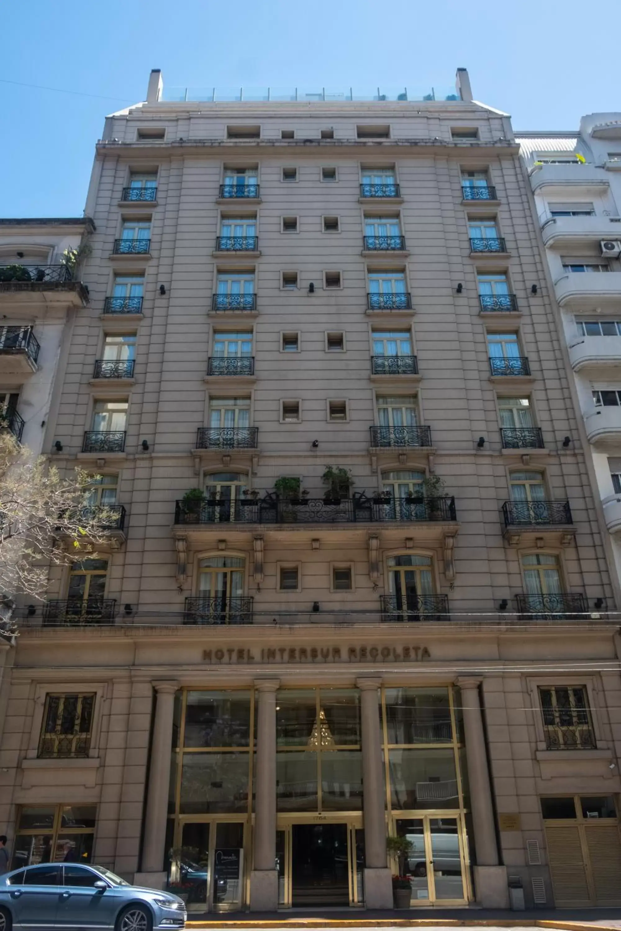 Property Building in Hotel Intersur Recoleta