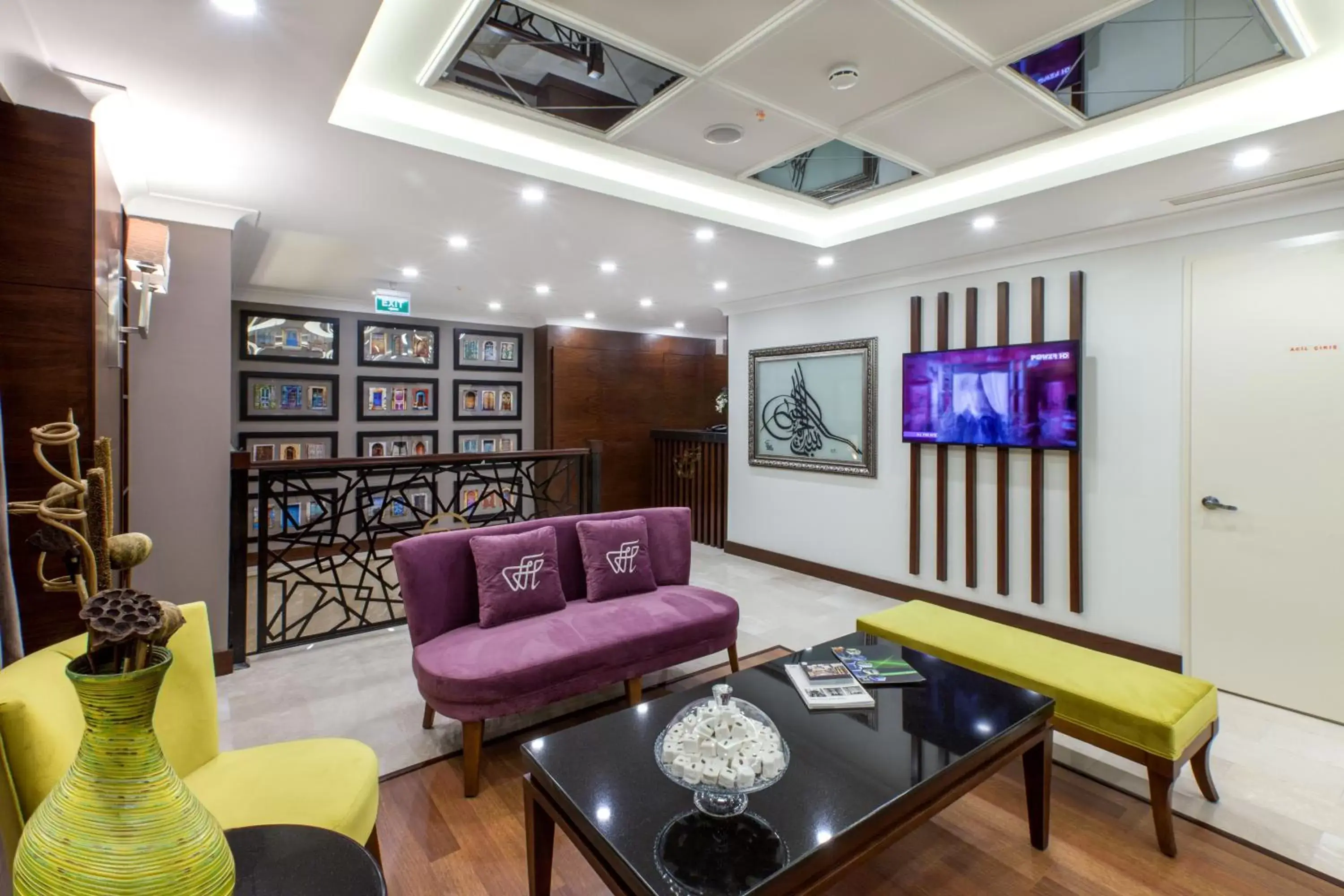 Communal lounge/ TV room in Ferman Hilal Hotel-Special Category