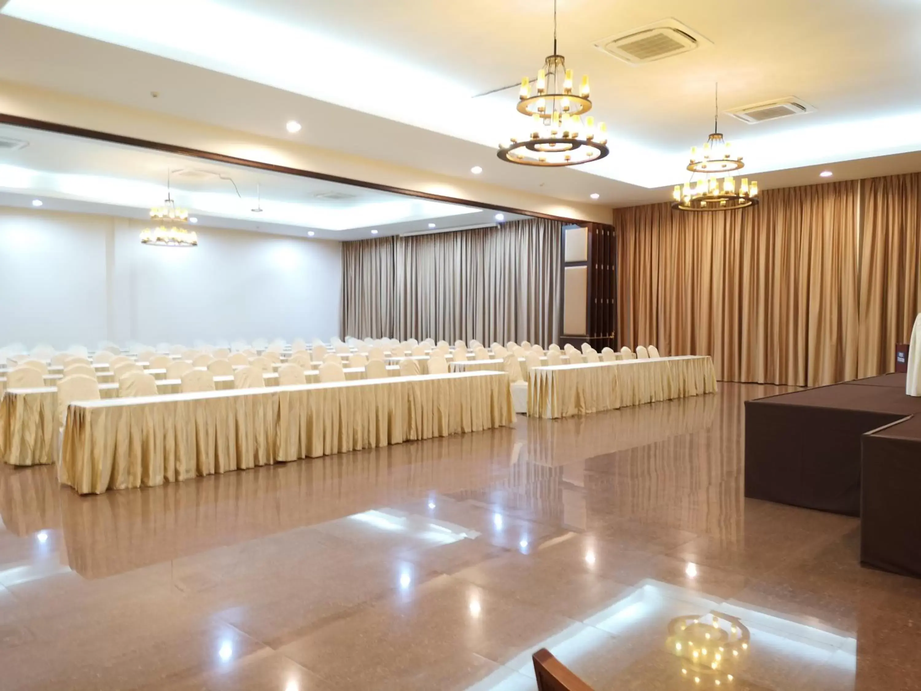 Meeting/conference room in Hotel Tropicana Pattaya - SHA Extra Plus