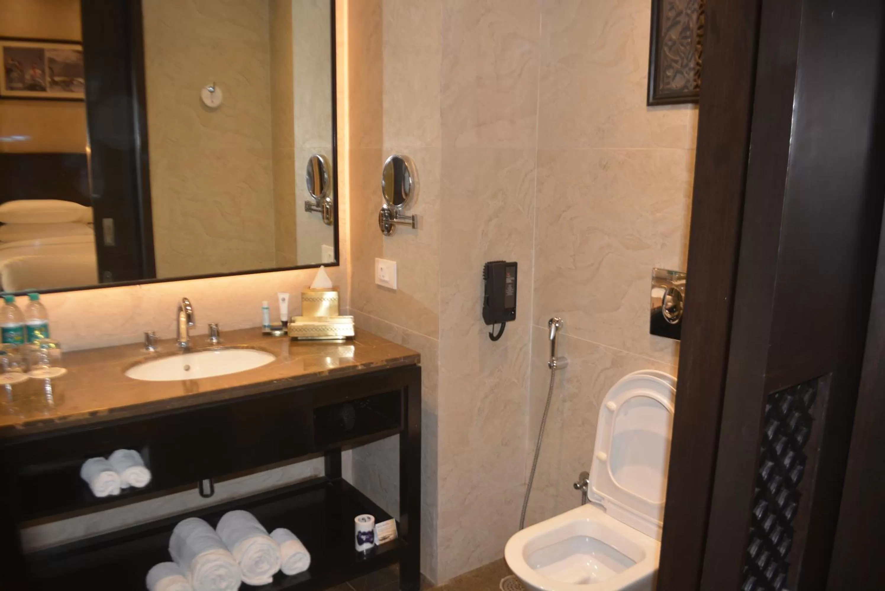 Shower in Jaisalmer Marriott Resort & Spa