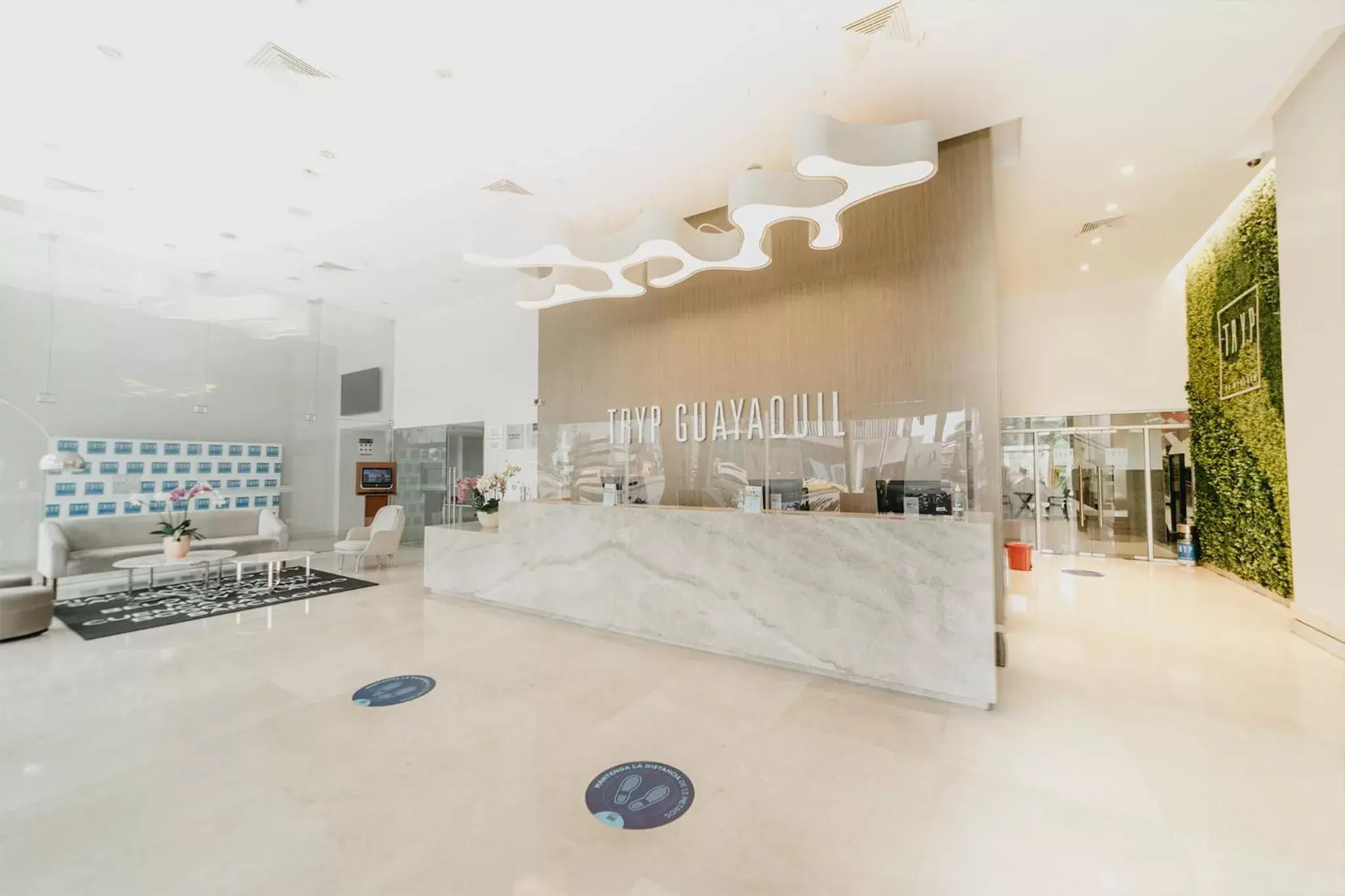 Lobby or reception in TRYP by Wyndham Guayaquil