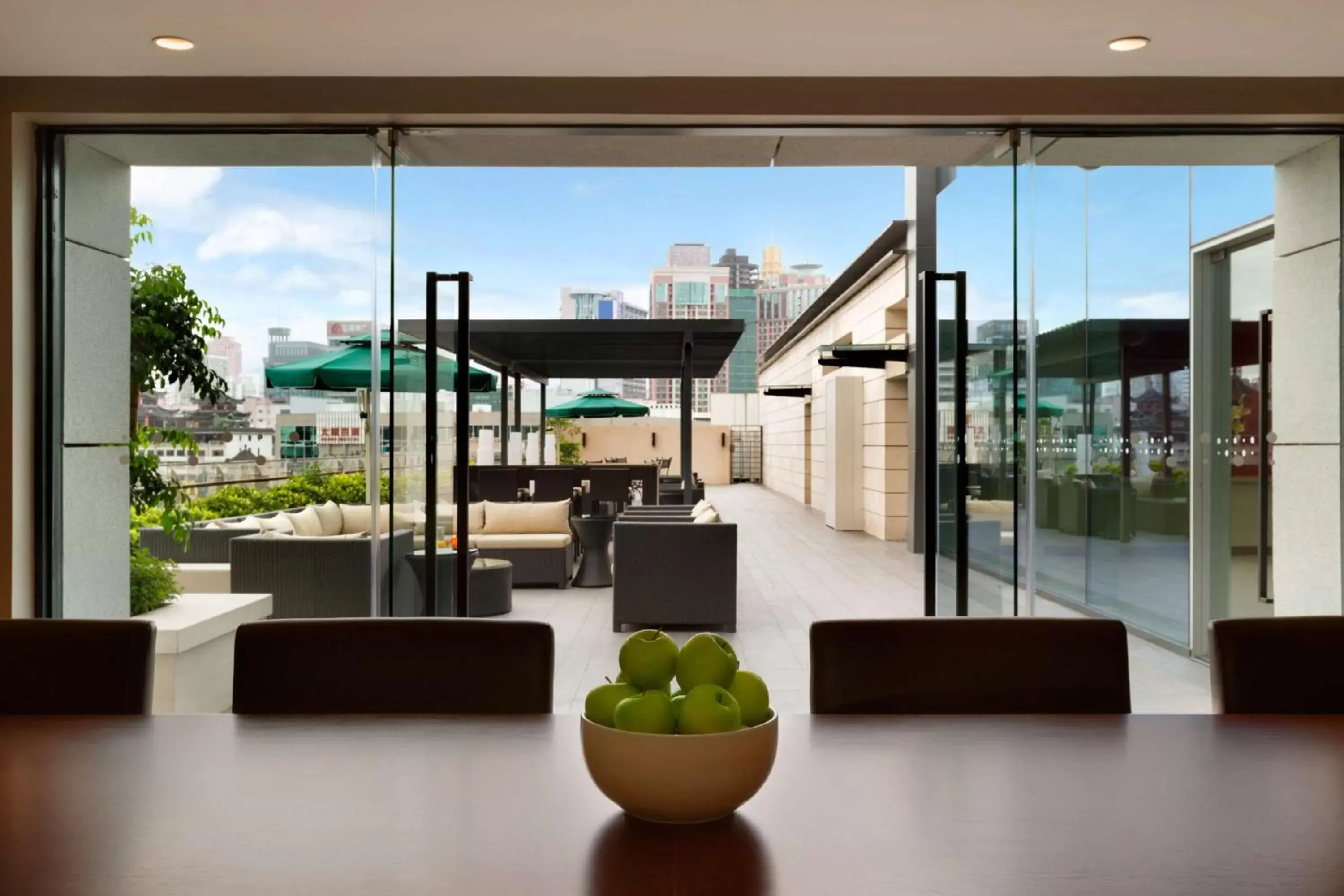 Lounge or bar in Hyatt Place Shenzhen Dongmen Lounge or bar in Hyatt Place Shenzhen Dongmen