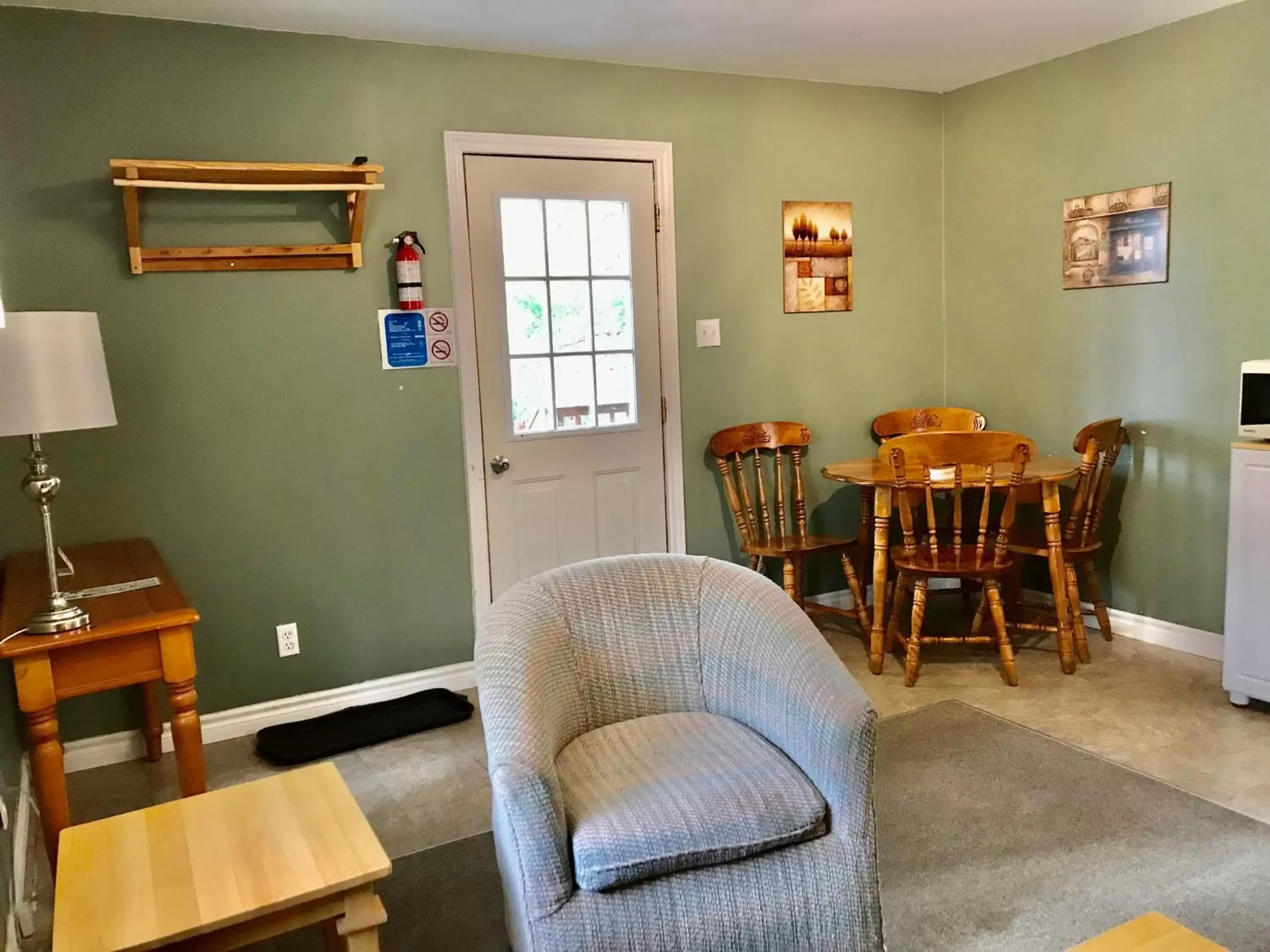 Living room, Dining Area in Hush Lodge and Cottages