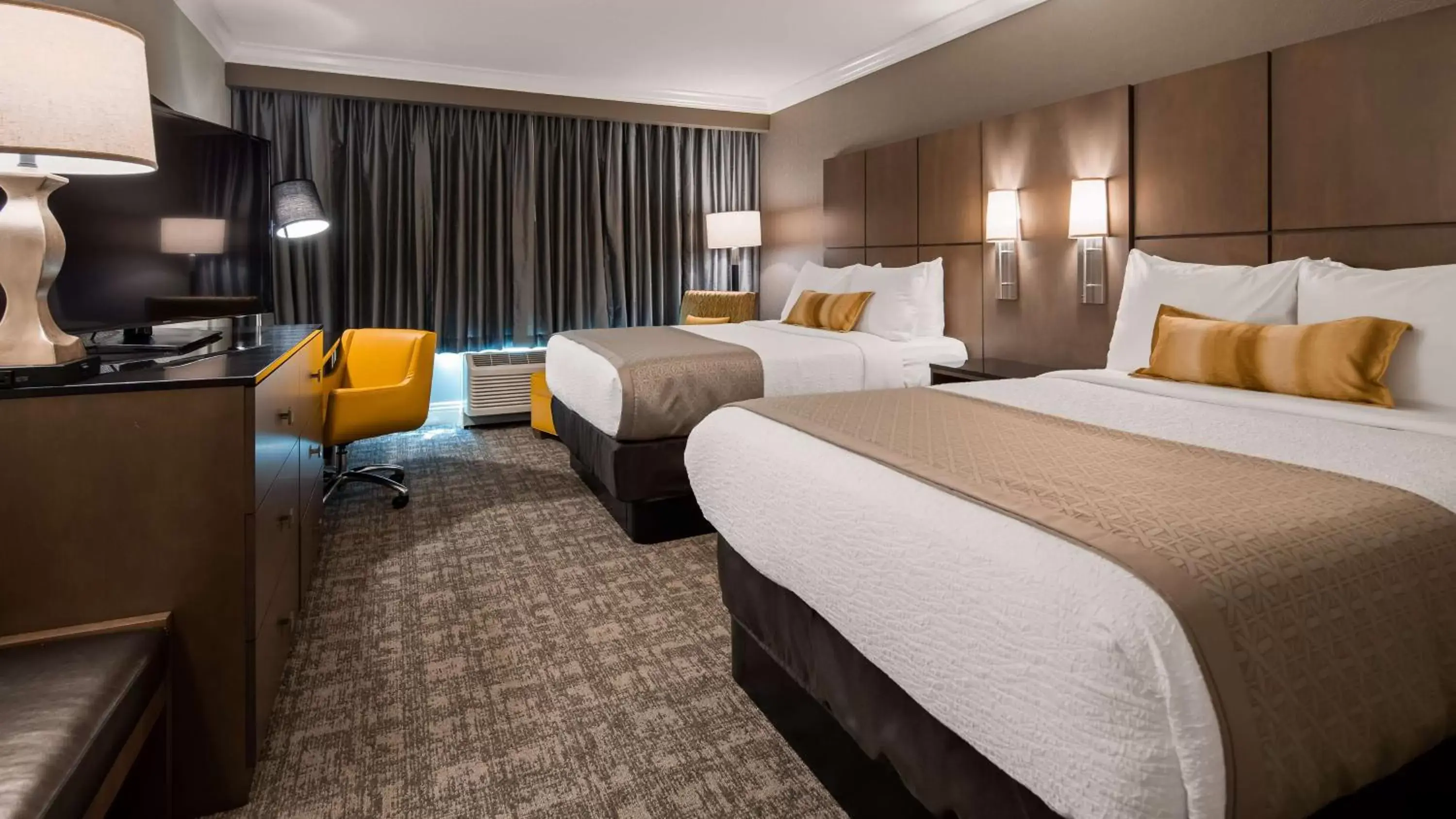TV and multimedia, Bed in Best Western Premier Airport/Expo Center Hotel
