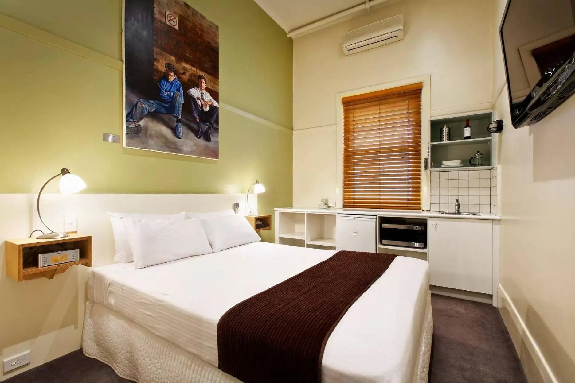 Bed in Tolarno Hotel