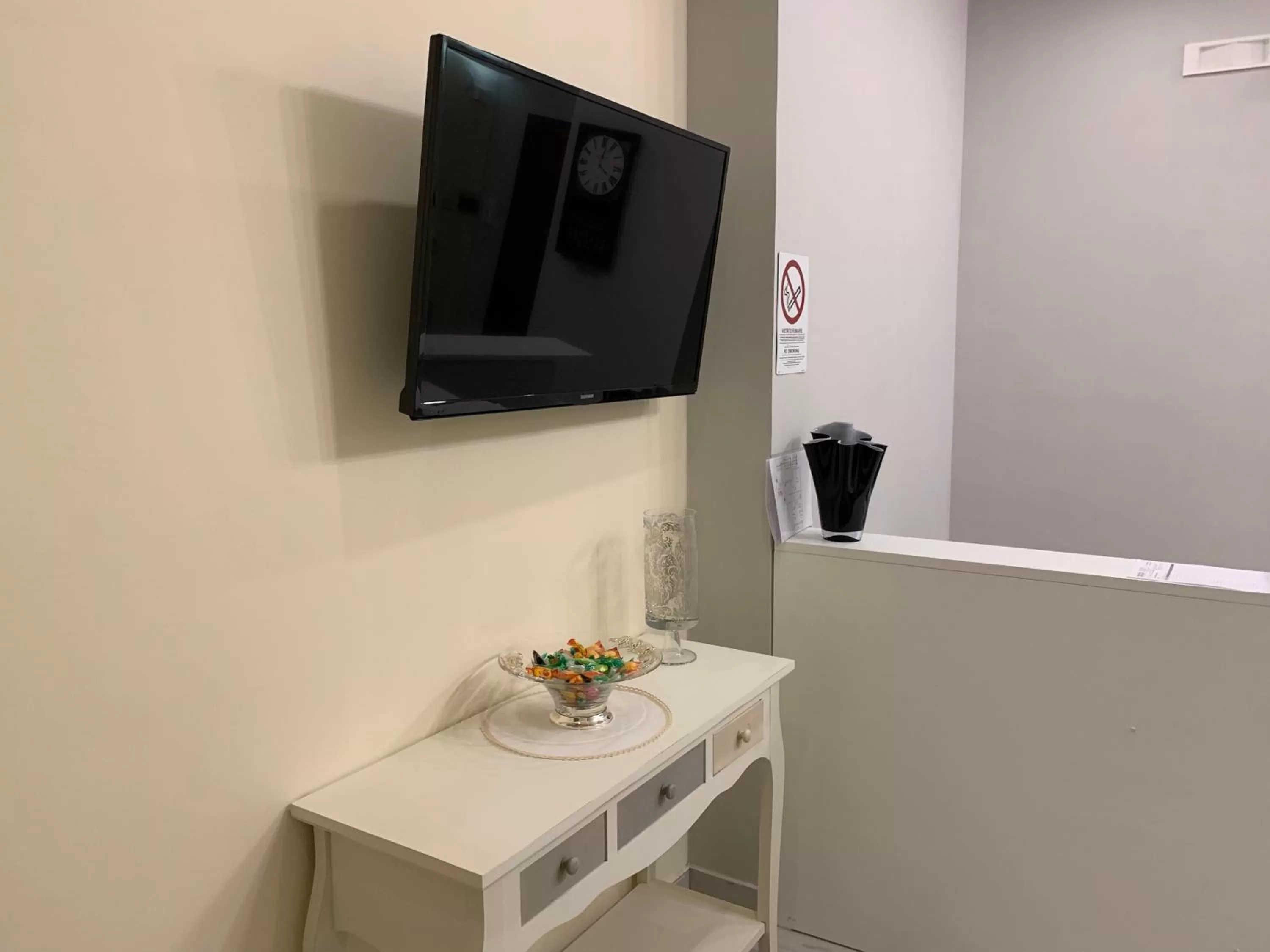 TV/Entertainment Center in B&B In Centro