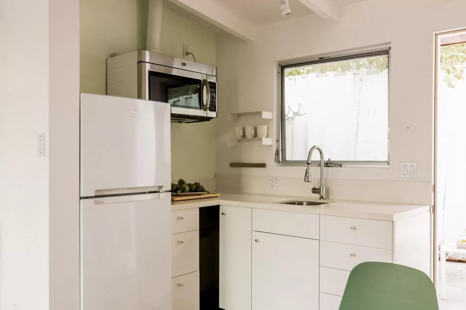 Kitchen/Kitchenette in The Wesley Palm Springs