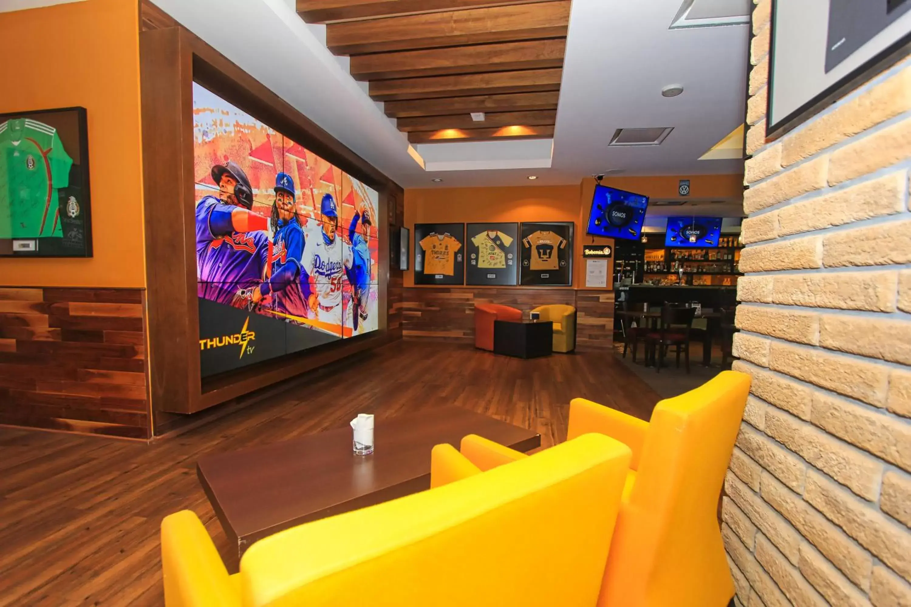 Lounge or bar in Holiday Inn & Suites Plaza Mayor, an IHG Hotel