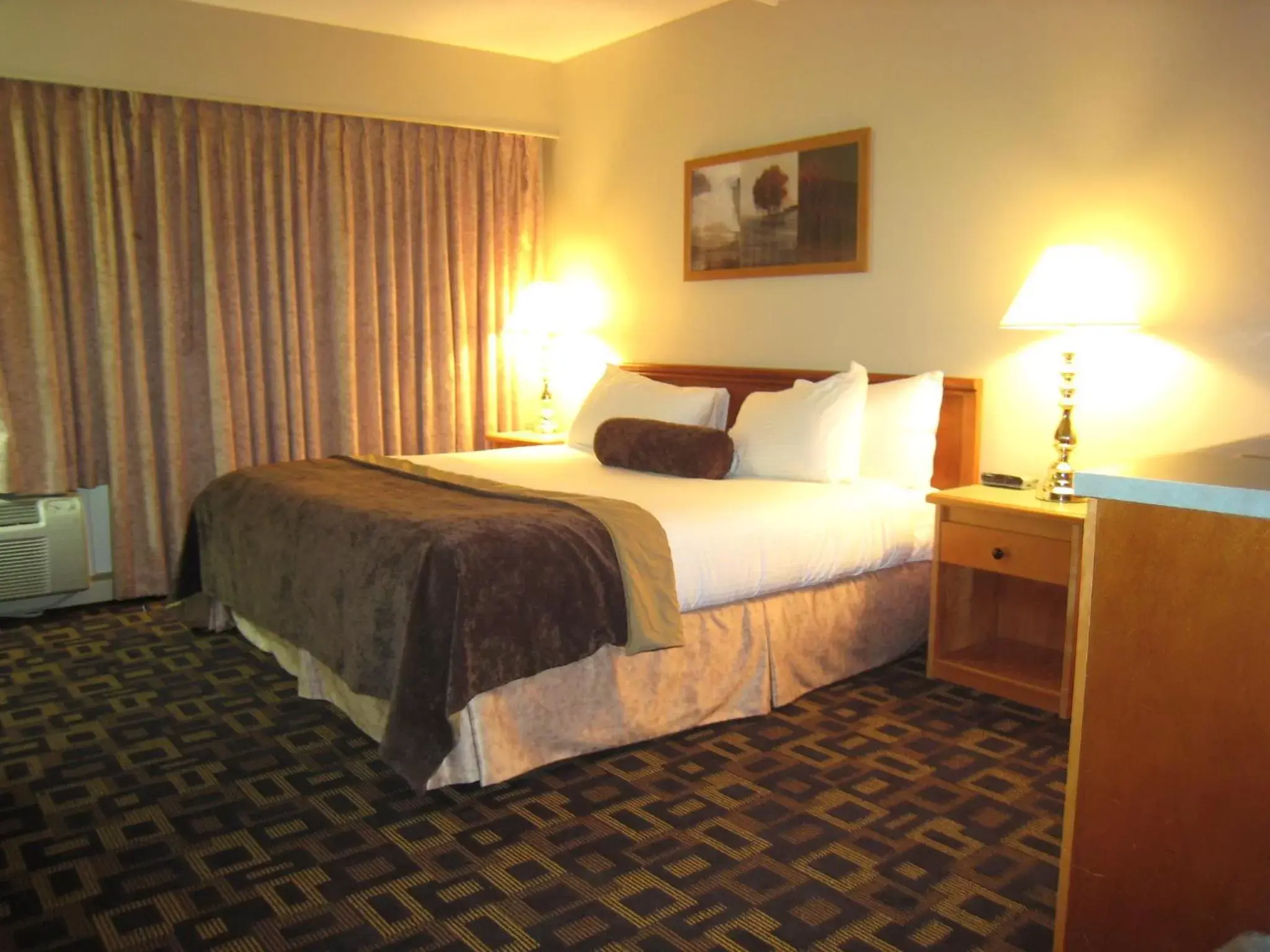 Bed in Super 8 by Wyndham Castlegar BC