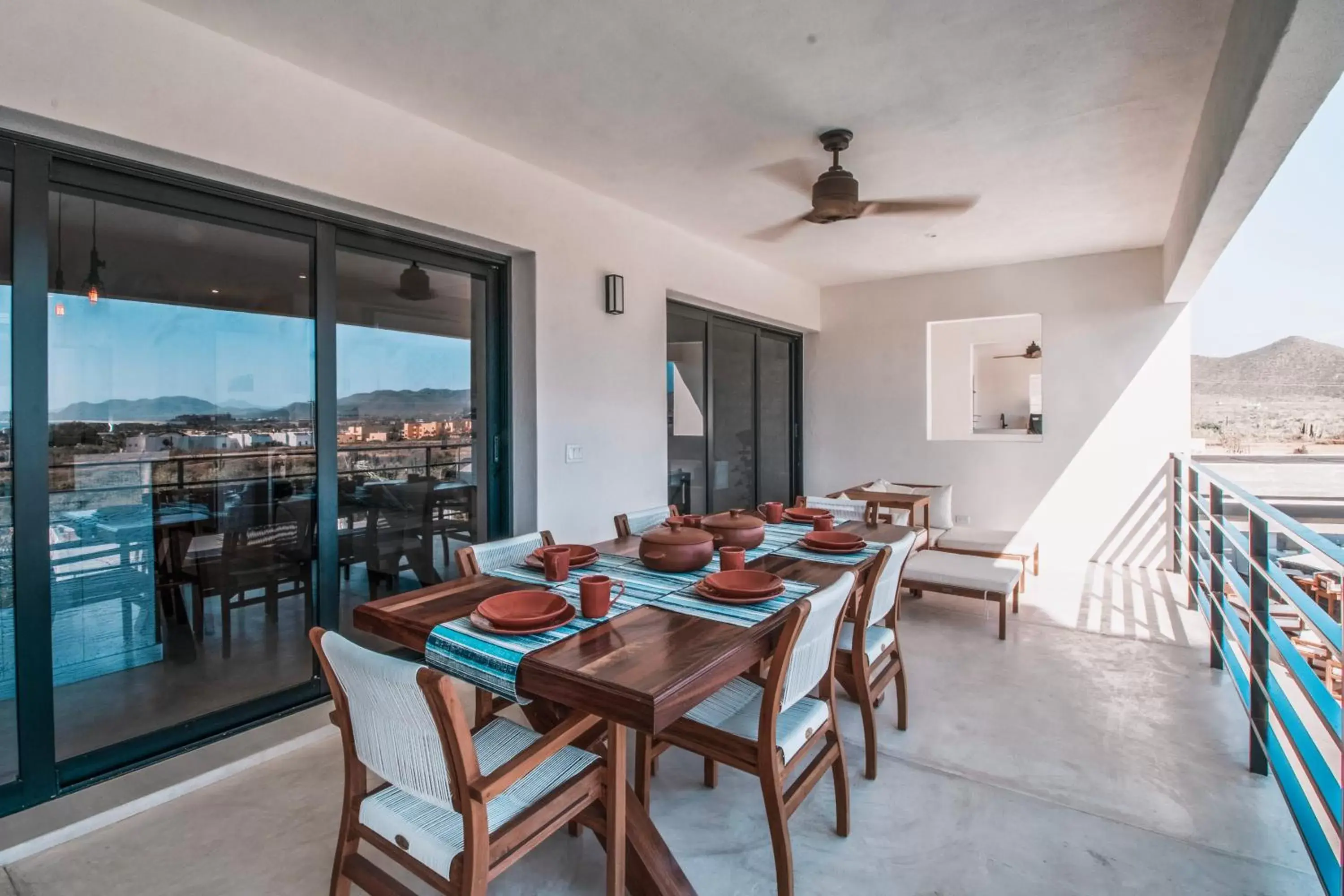 Photo of the whole room, Dining Area in Cerritos Surf Residences