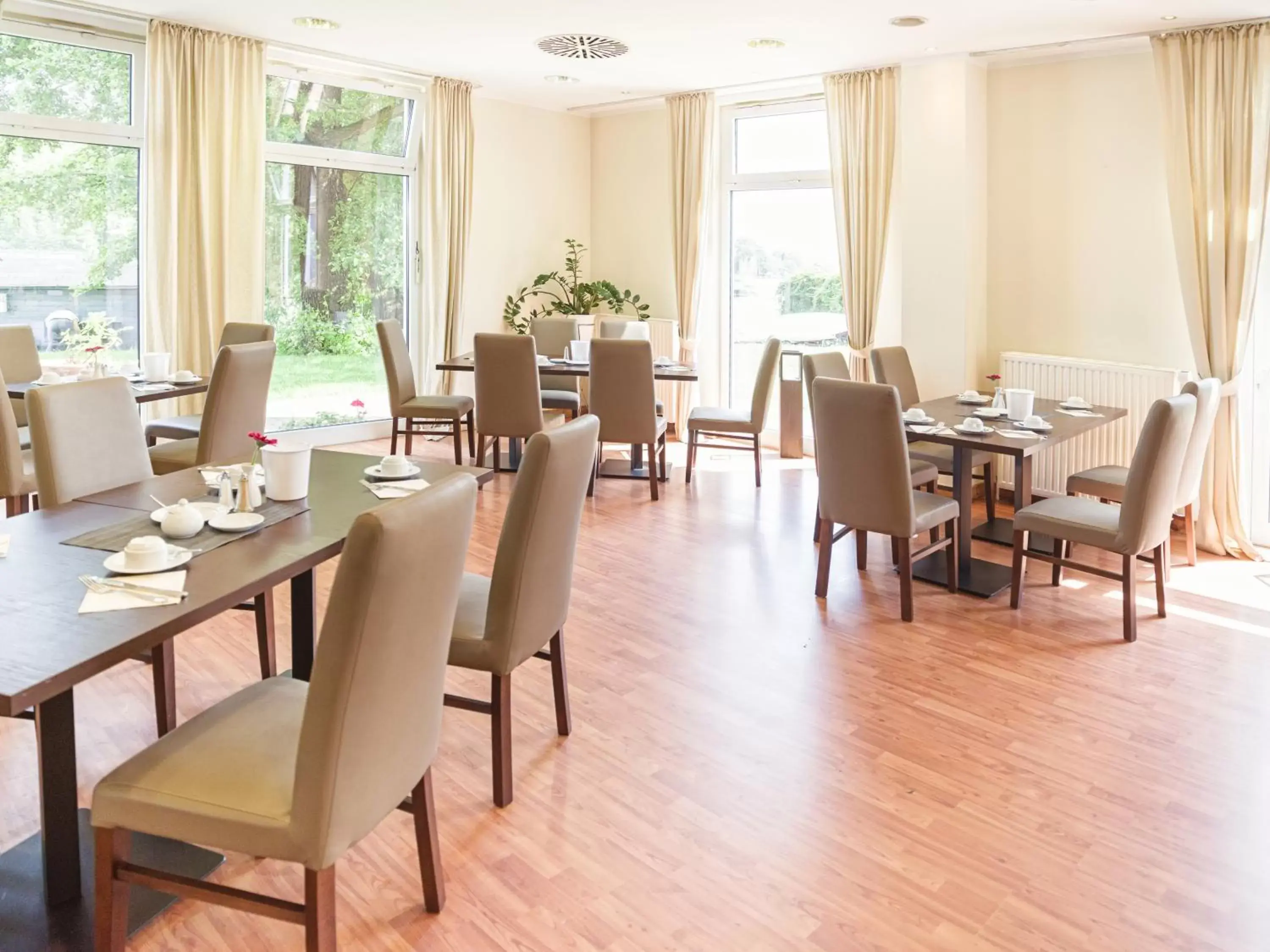 Restaurant/Places to Eat in Hotel Am Schloss Köpenick Berlin By Golden Tulip