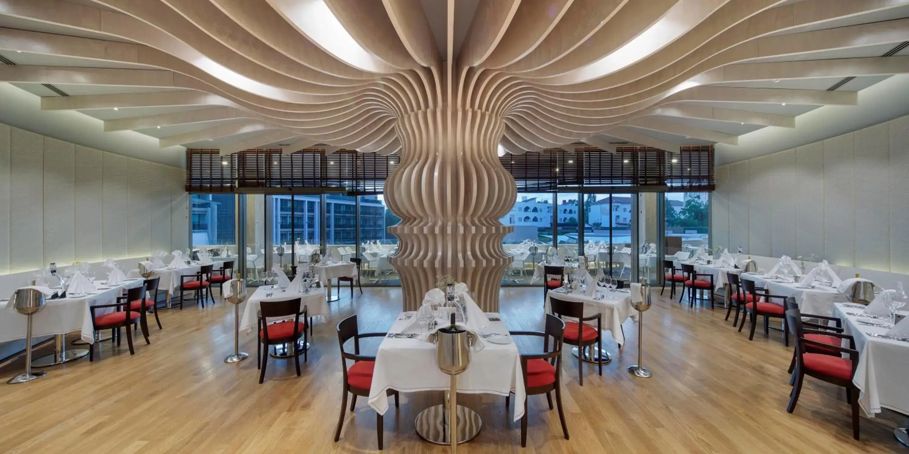 Restaurant/Places to Eat in The Sense Deluxe Hotel