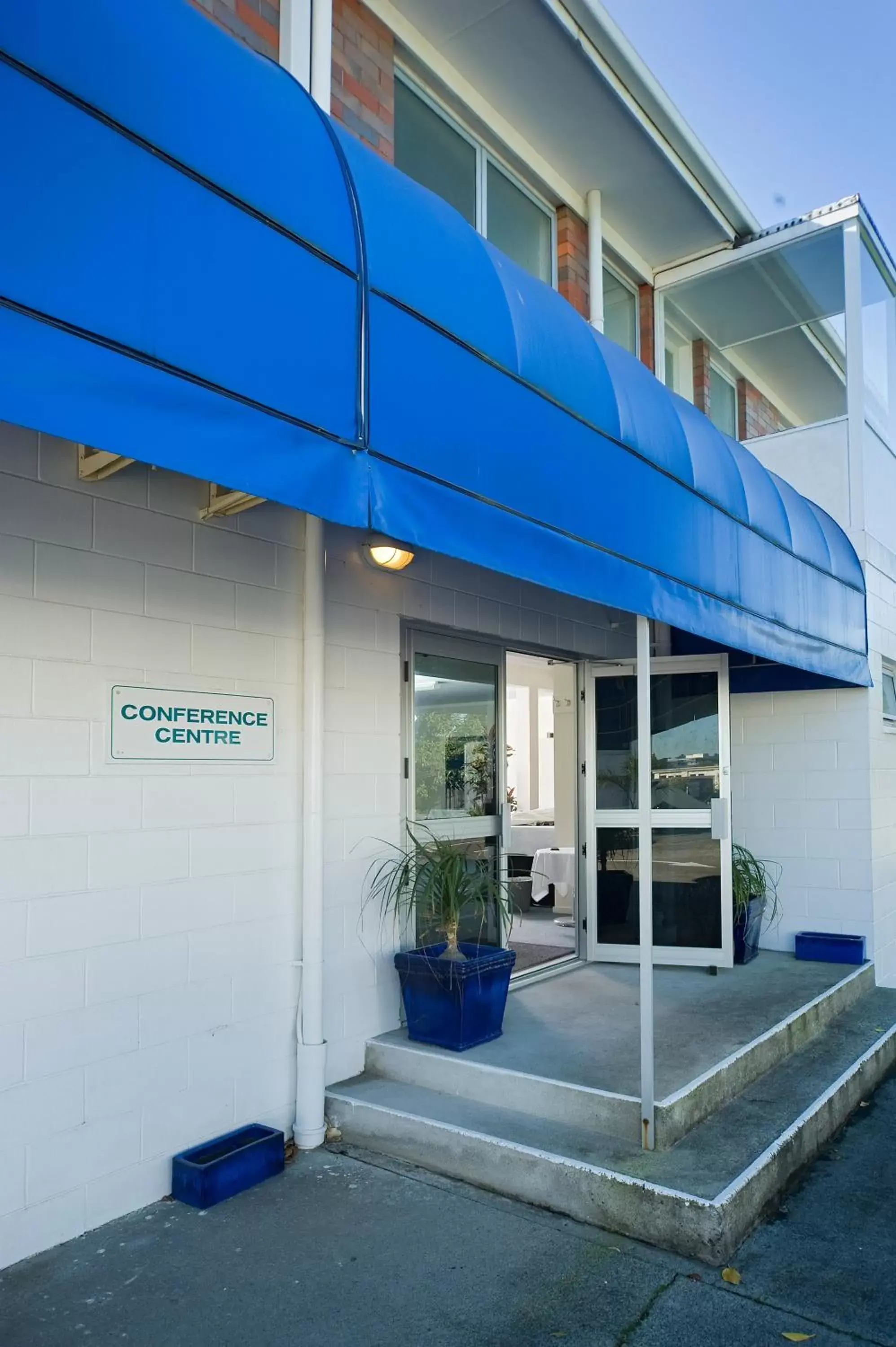 Facade/entrance in Best Western Ellerslie International Hotel