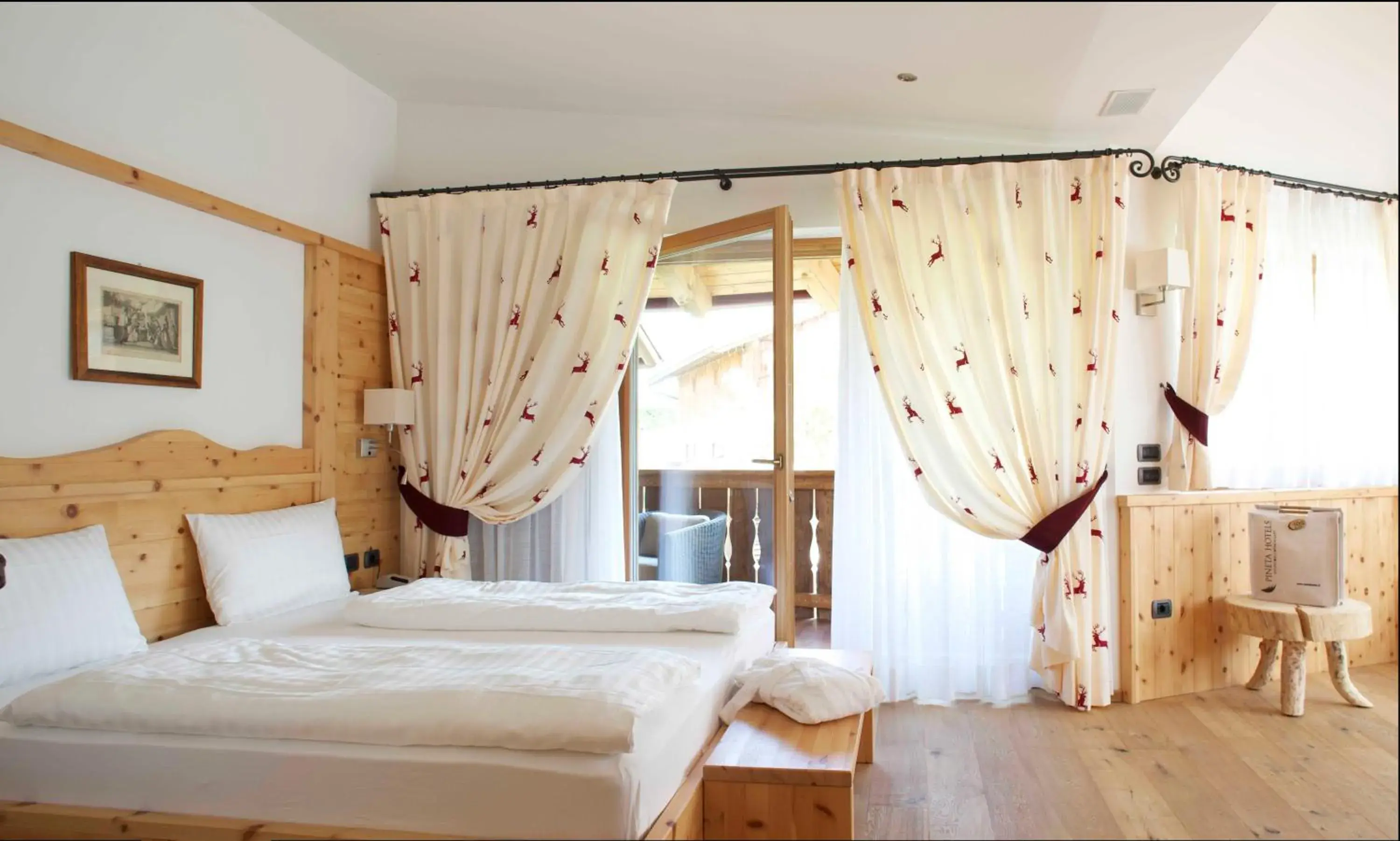 Balcony/Terrace, Bed in Pineta Nature Resort - Wellness & SPA