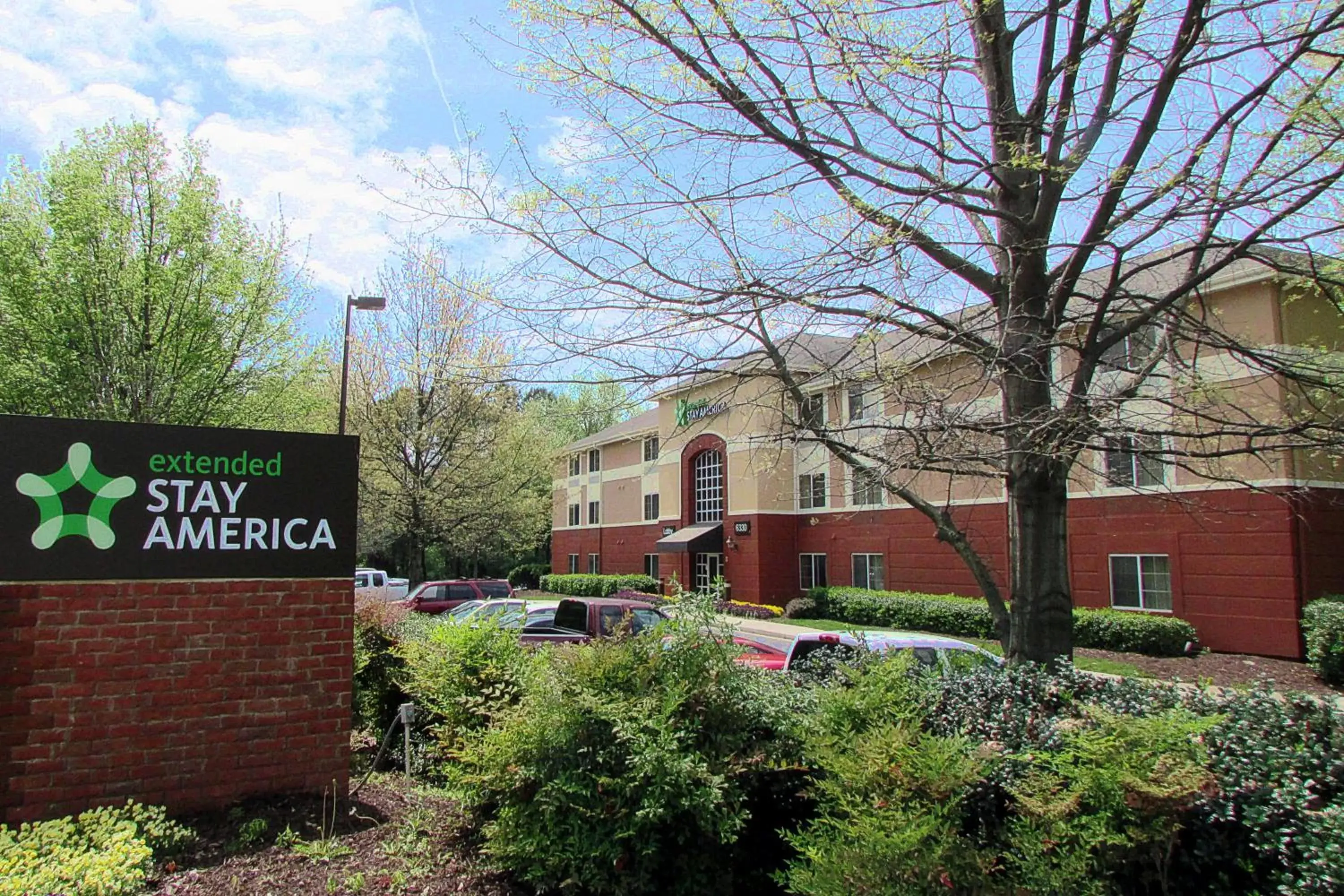 Facade/entrance in Extended Stay America Select Suites - Atlanta - Perimeter - Peachtree Dunwoody