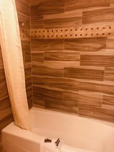 Bathroom in Bryce Way Motel