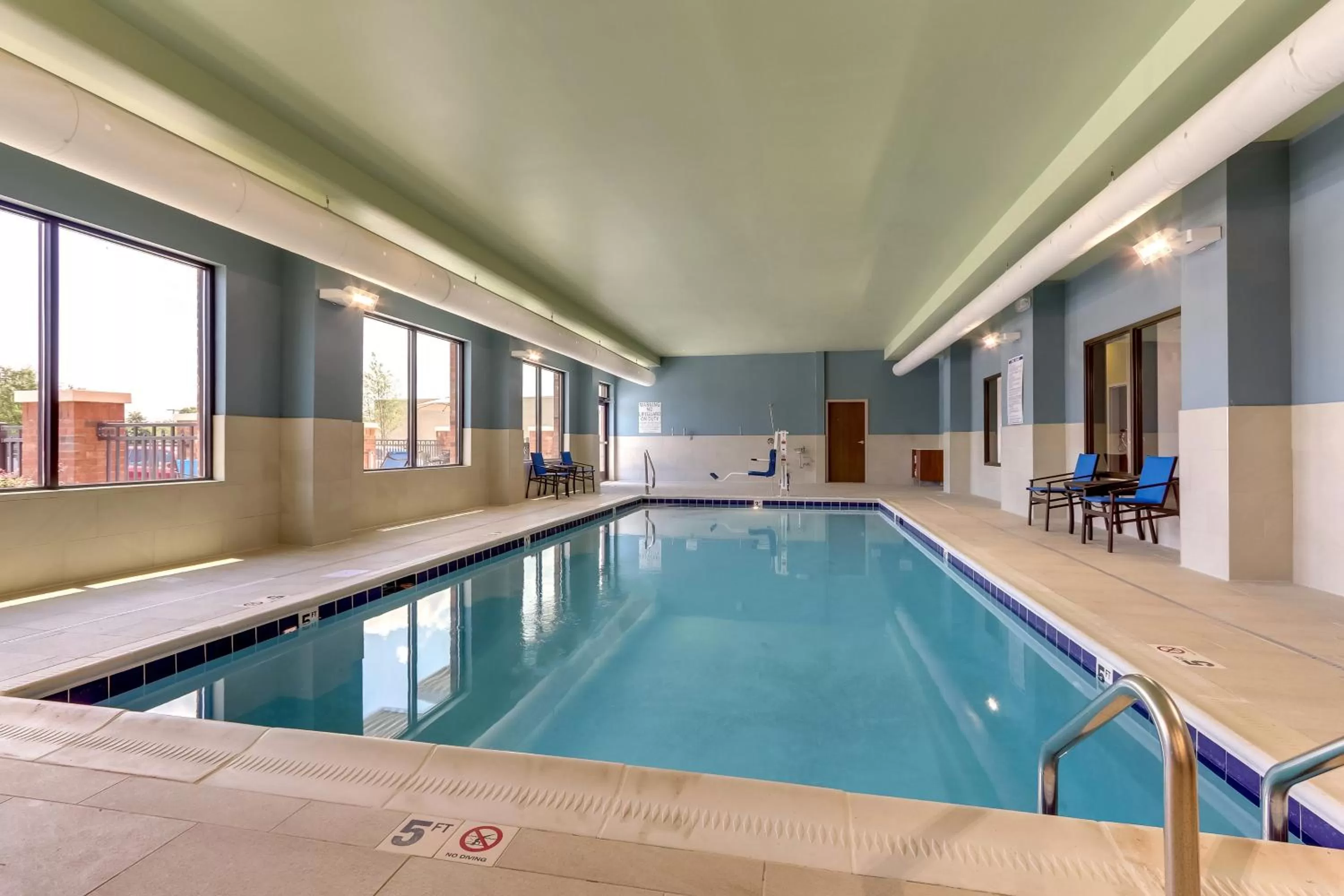 Swimming pool in Holiday Inn Express - Wilmington - Porters Neck by IHG