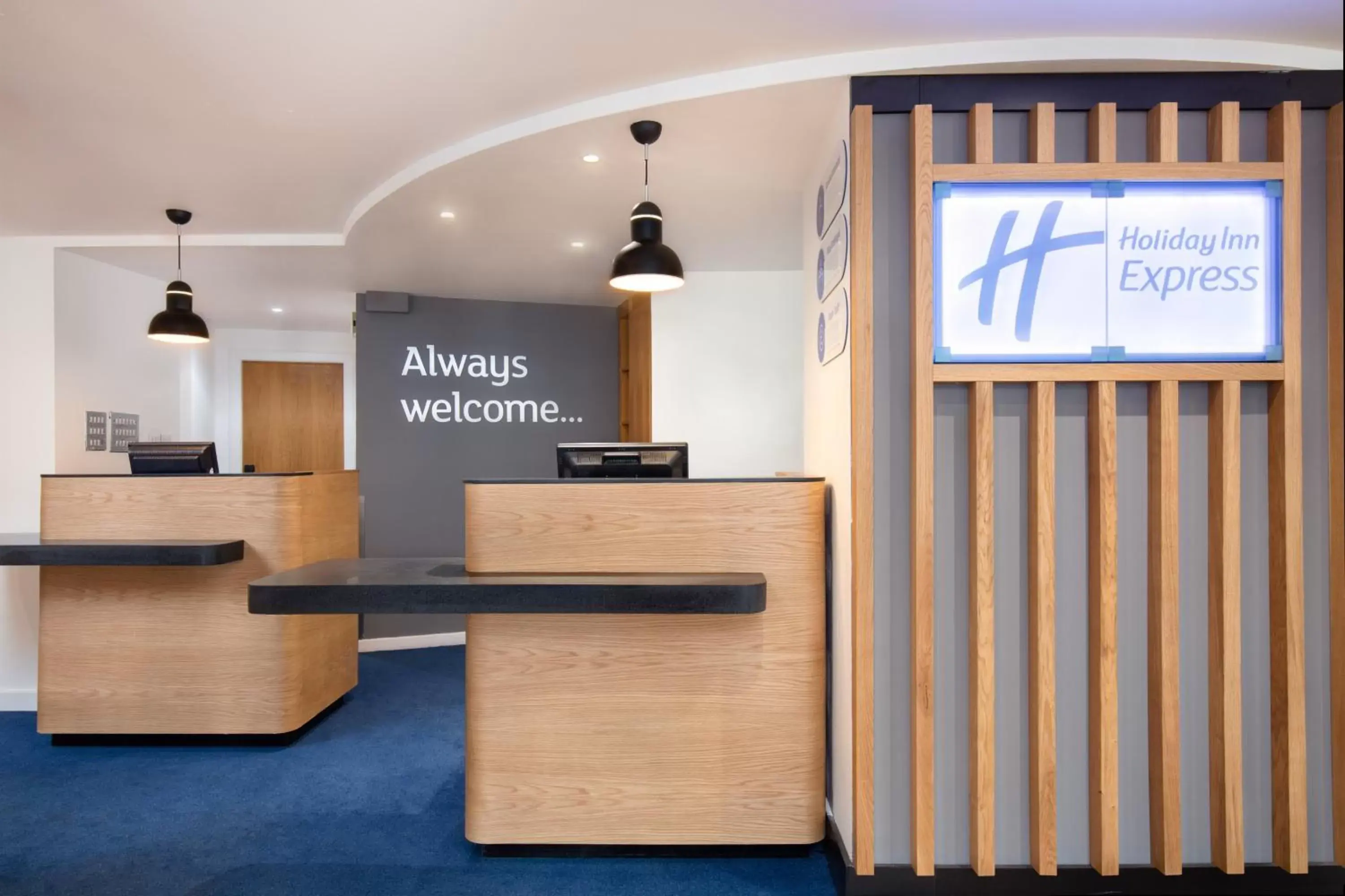 Lobby or reception in Holiday Inn Express Strathclyde Park M74, Jct 5, an IHG Hotel