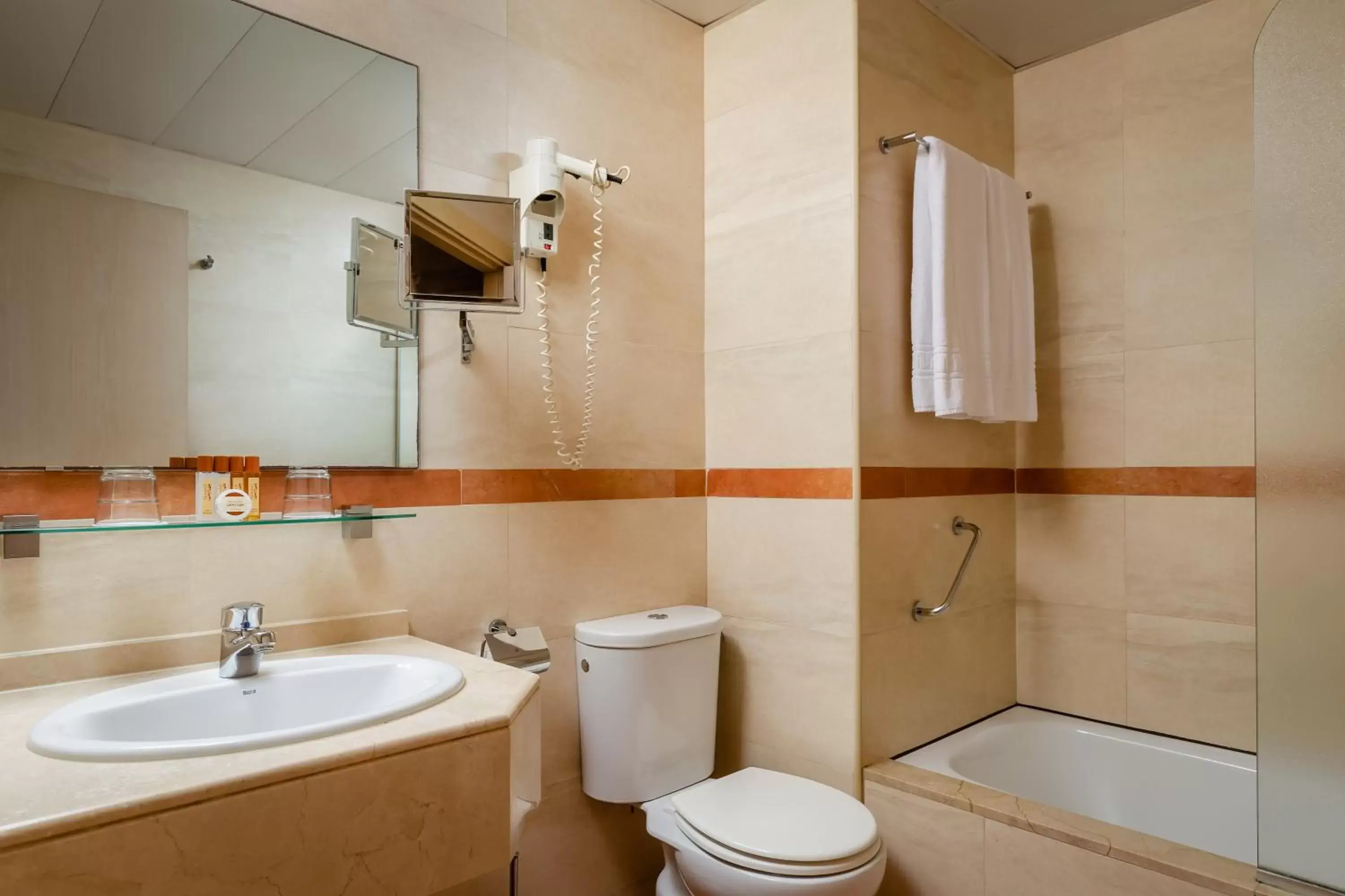 Shower, Bathroom in Sunotel Central