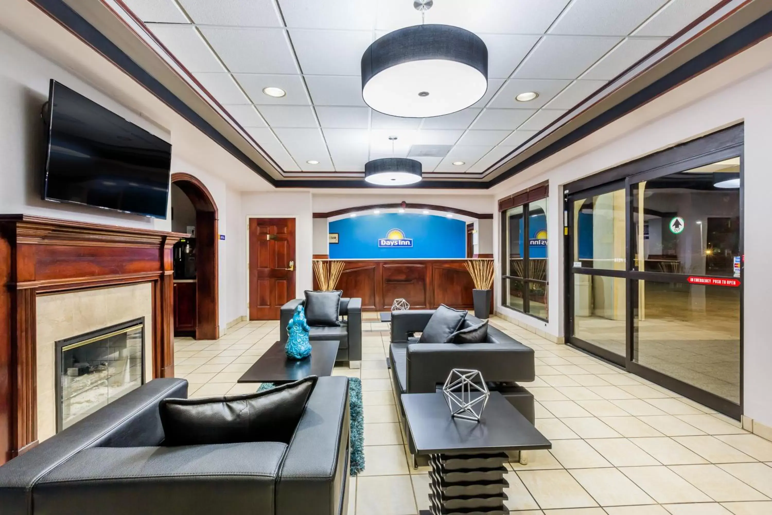 Lobby or reception in Days Inn by Wyndham Pearl/Jackson Airport
